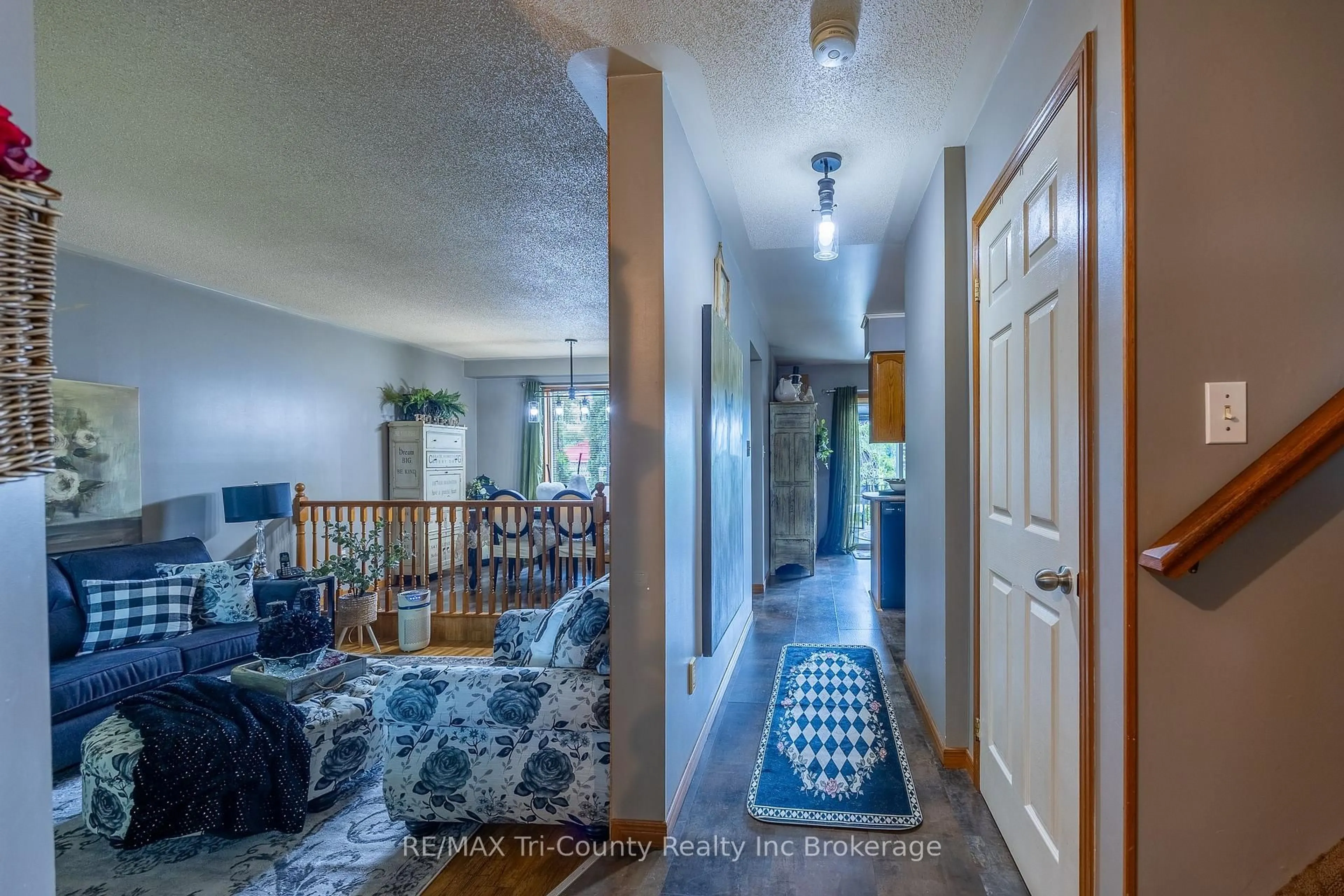 Indoor entryway for 21 Kara Lane, Tillsonburg Ontario N4G 5M3