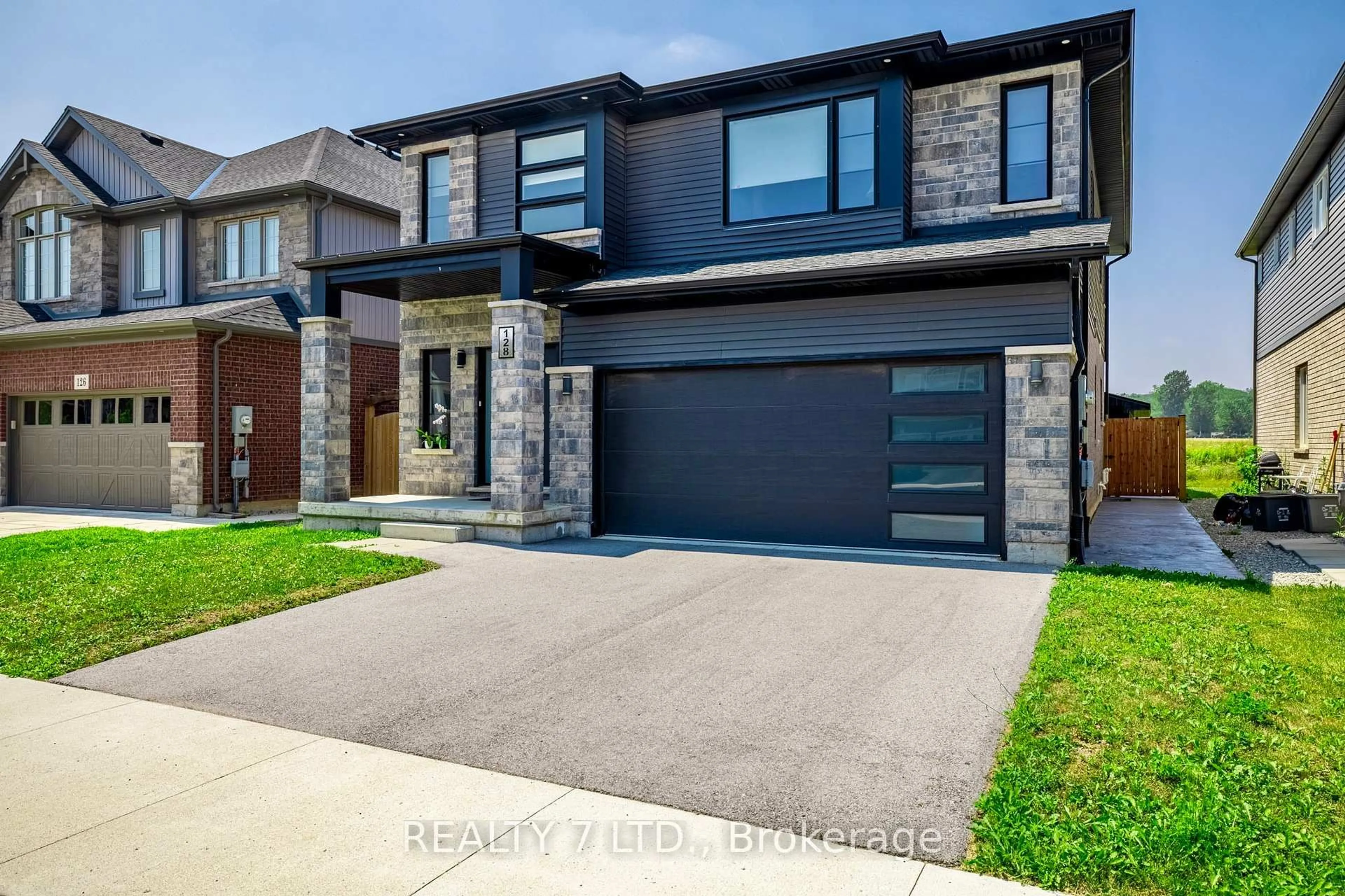 Home with brick exterior material, street for 128 Susan Dr, Pelham Ontario L0S 1E6