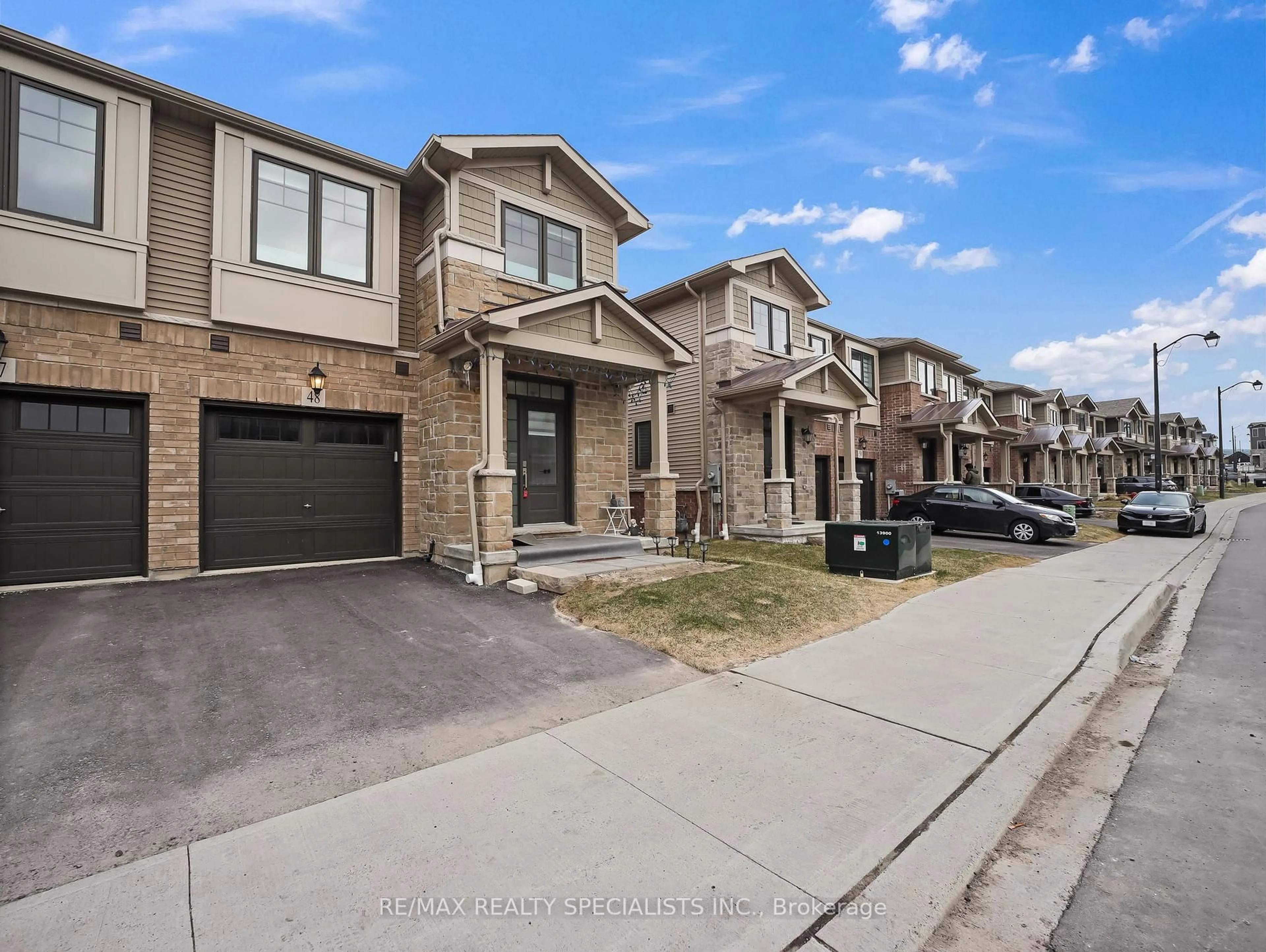 Unknown for 100 Hollywood Crt #48, Cambridge Ontario N1R 0C5