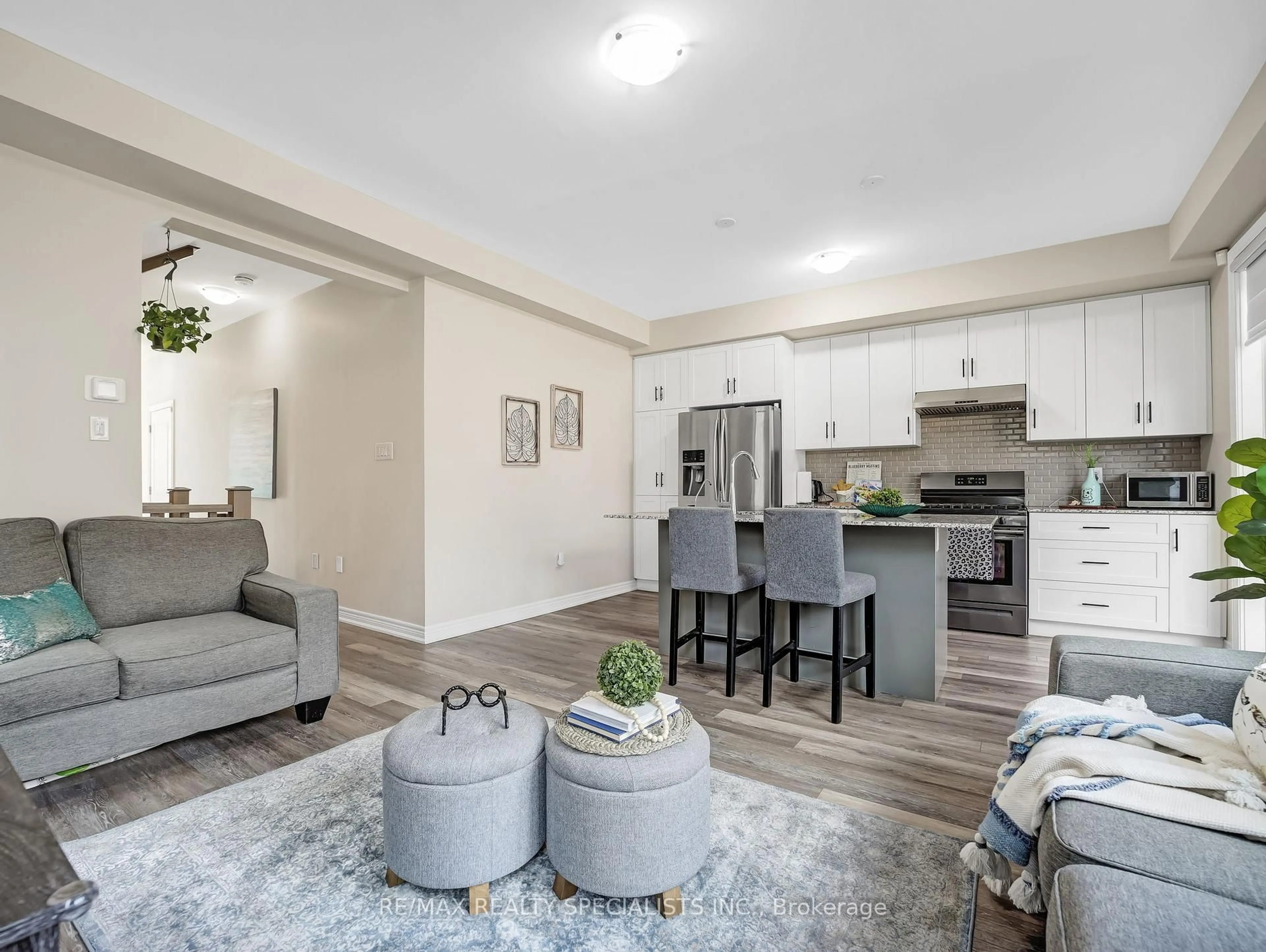 Open concept kitchen, unknown for 100 Hollywood Crt #48, Cambridge Ontario N1R 0C5