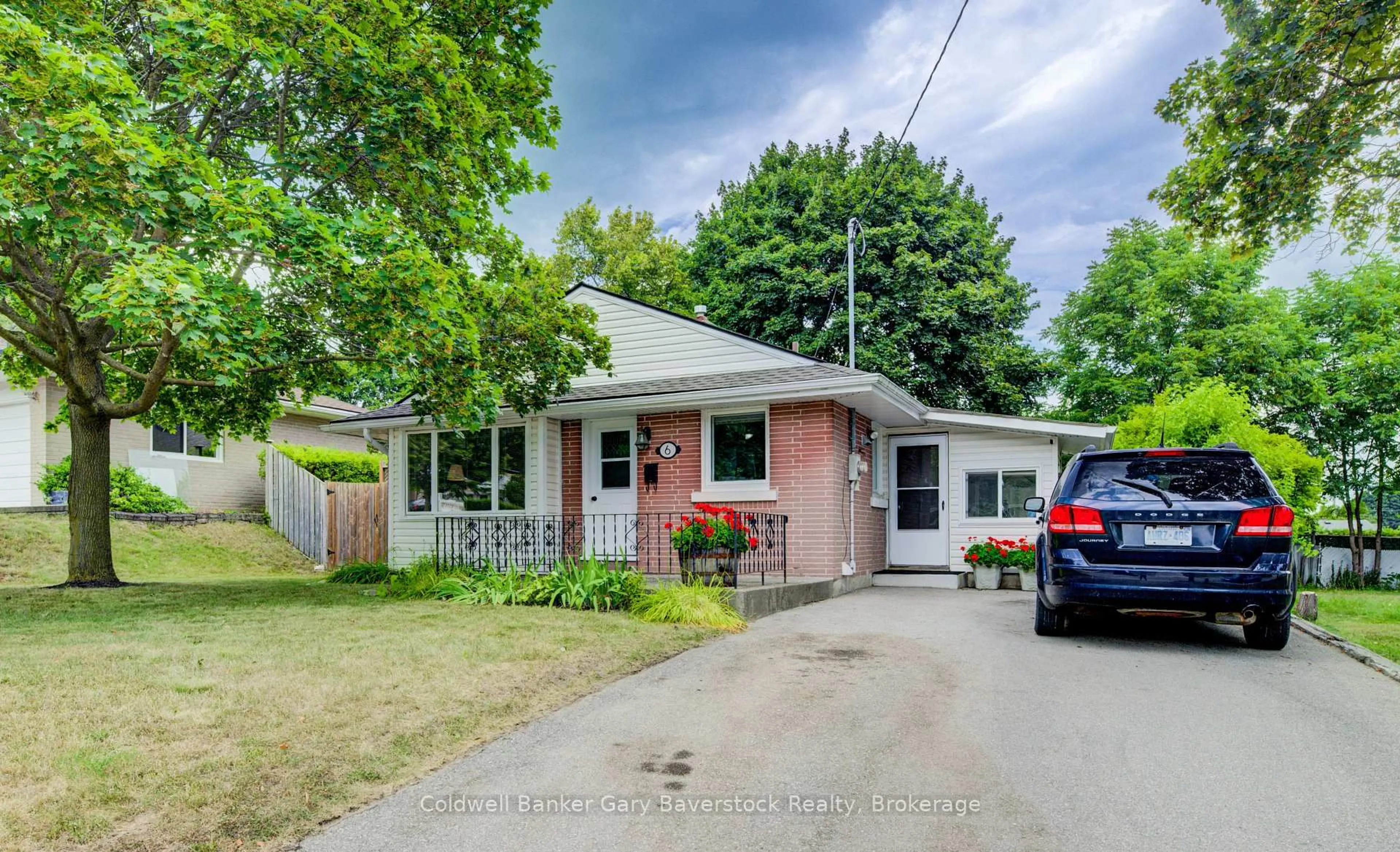 Unknown for 6 Gordon St, Cambridge Ontario N1S 2G4