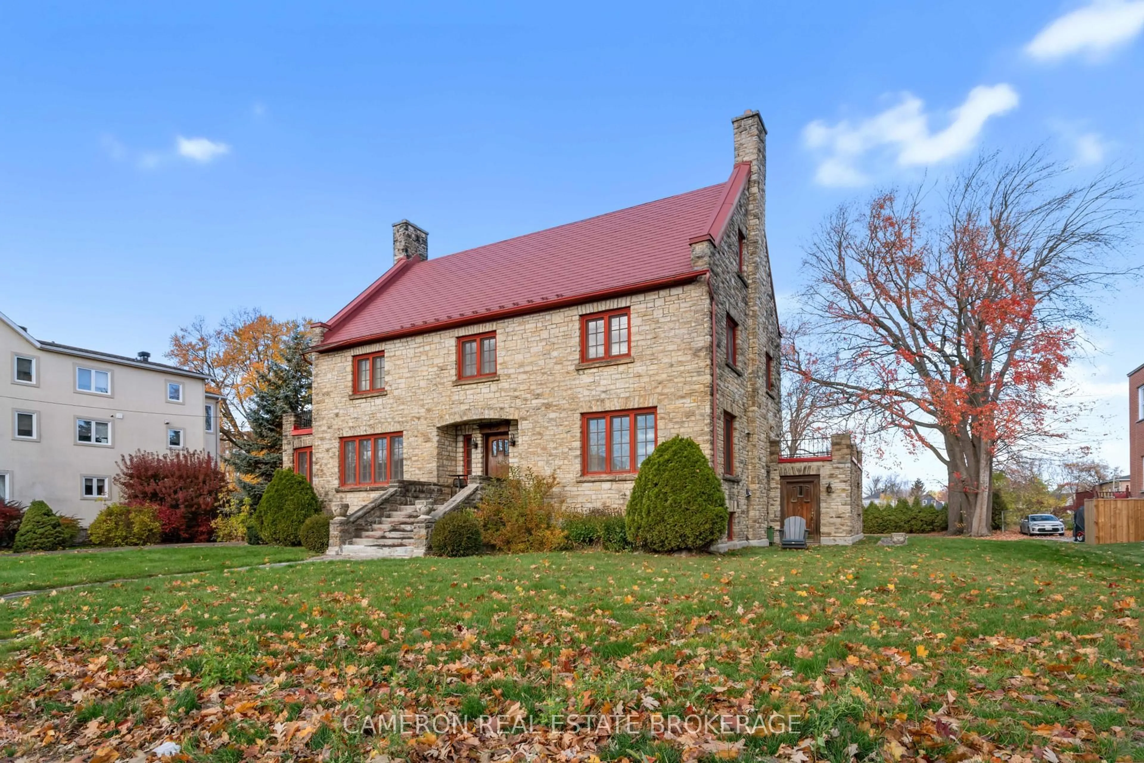 Home with brick exterior material, building for 425 SECOND St, Cornwall Ontario K6H 1Z2