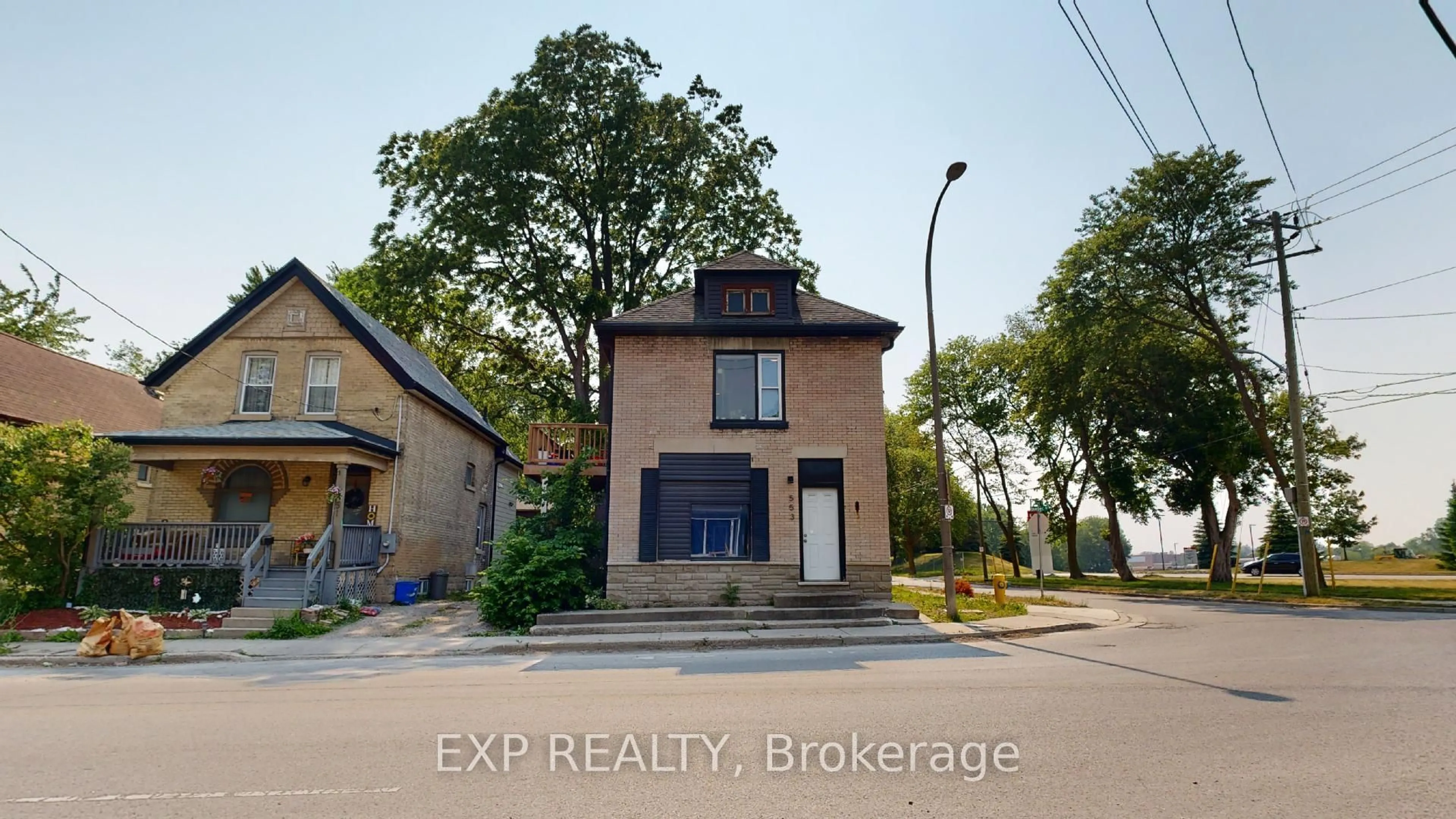 Home with brick exterior material, building for 553 Quebec St, London East Ontario N5W 3Y9