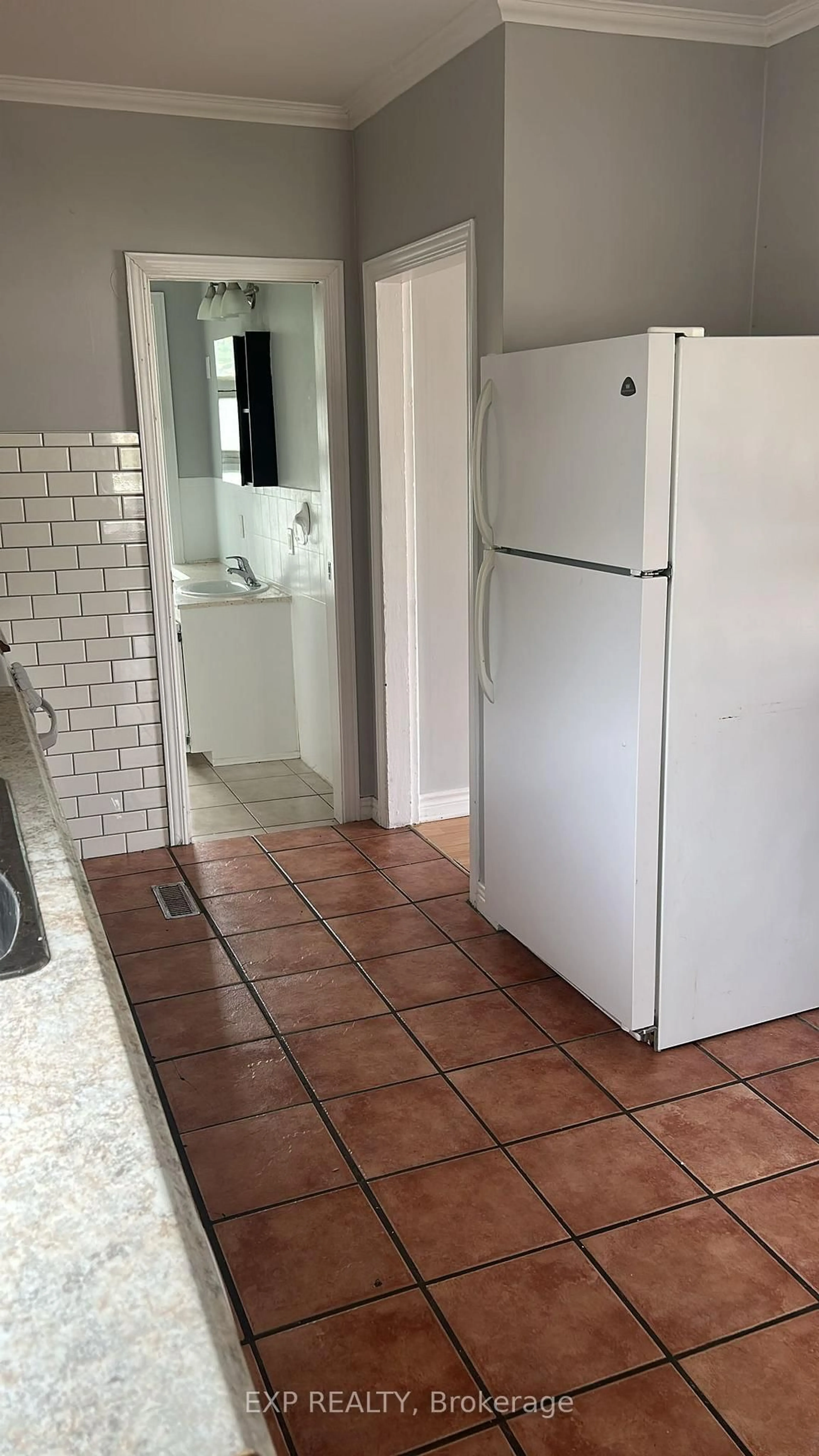 Standard kitchen, unknown for 553 Quebec St, London East Ontario N5W 3Y9