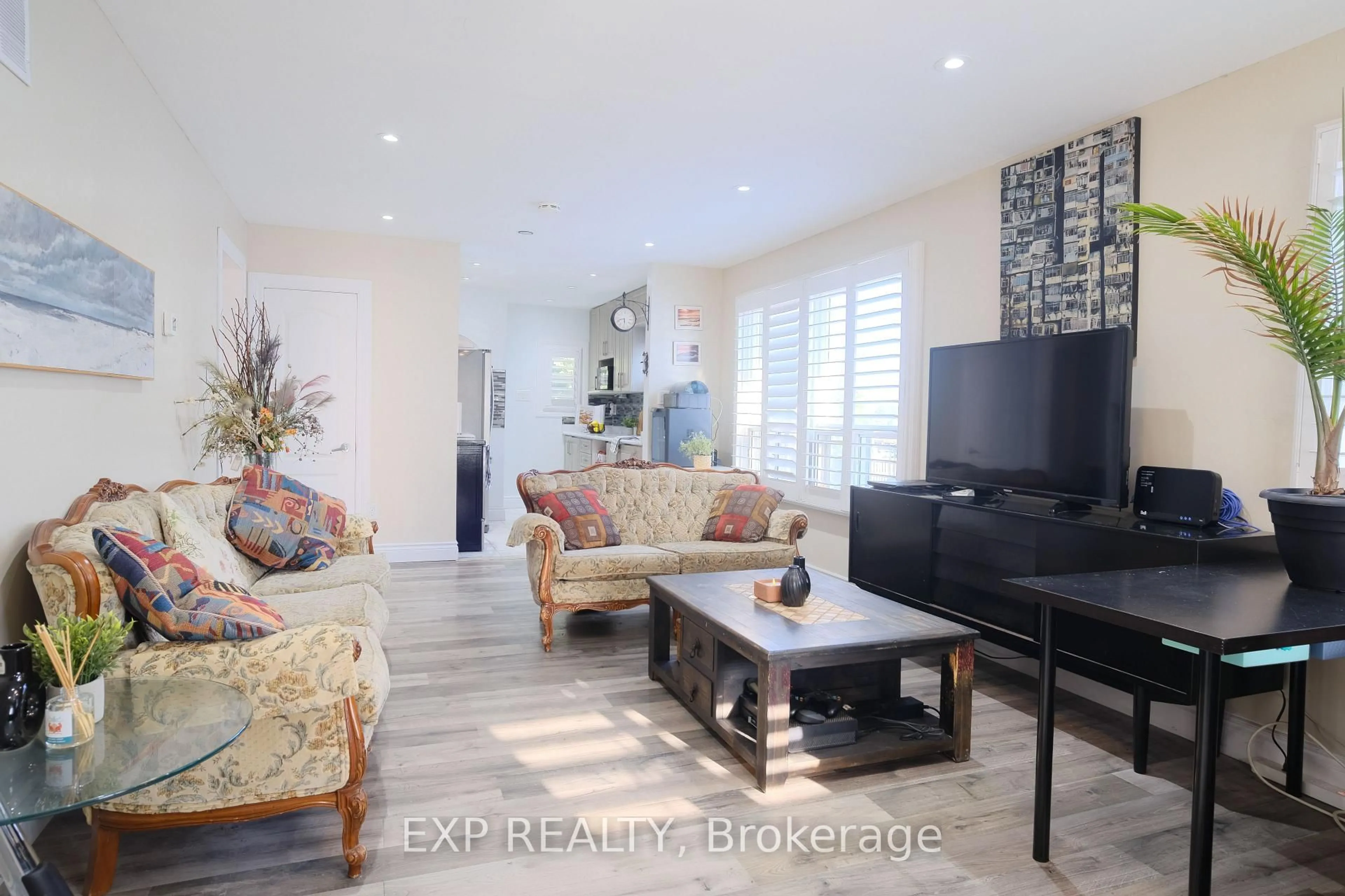 Living room with furniture, unknown for 3968 St Peter St, Niagara Falls Ontario L2J 2N8