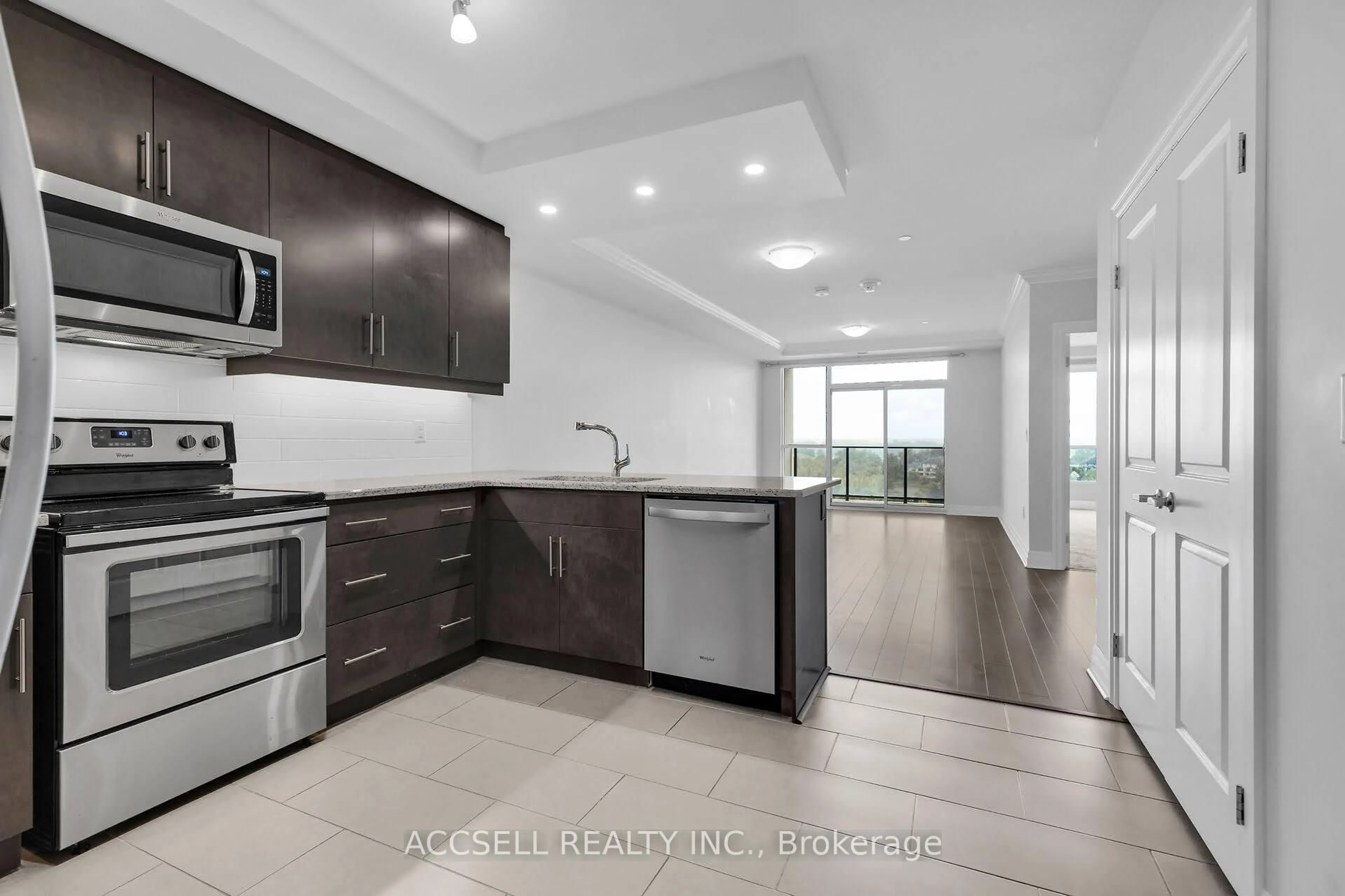 Open concept kitchen, ceramic/tile floor for 260 Villagewalk Blvd #902, London North Ontario N6G 0P6