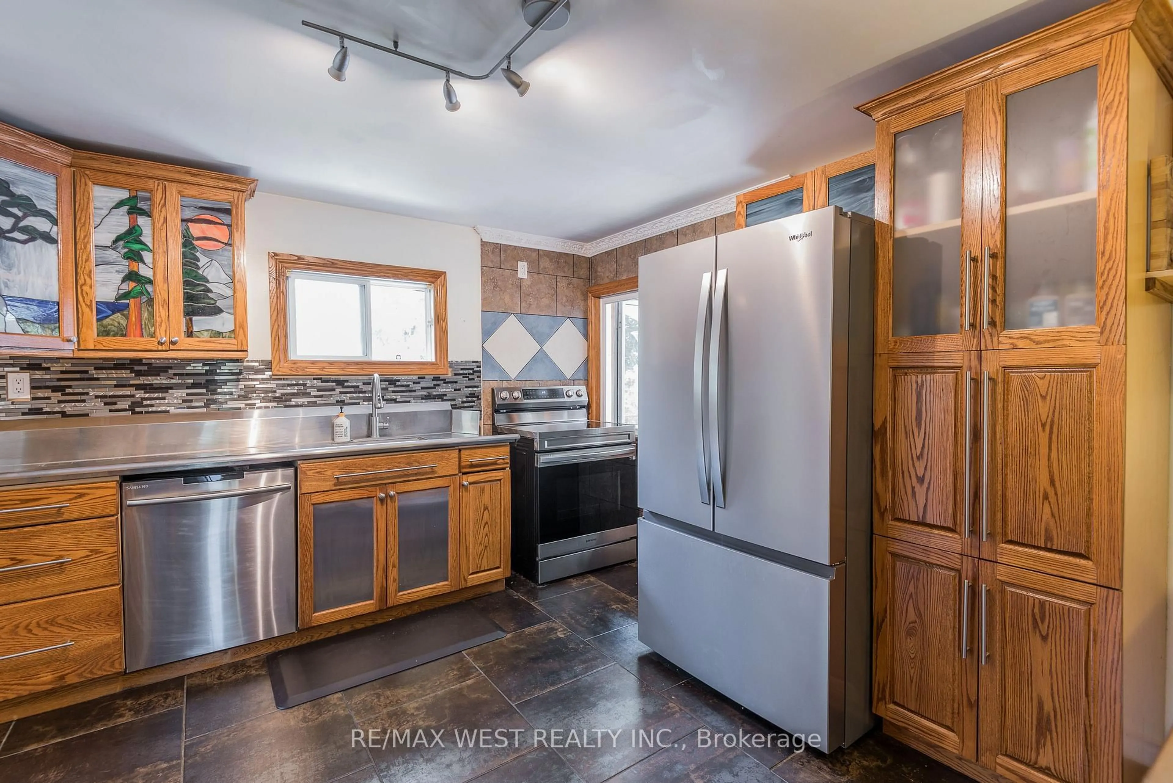 Open concept kitchen, unknown for 8 Robins Lane, Kawartha Lakes Ontario L0K 1W0