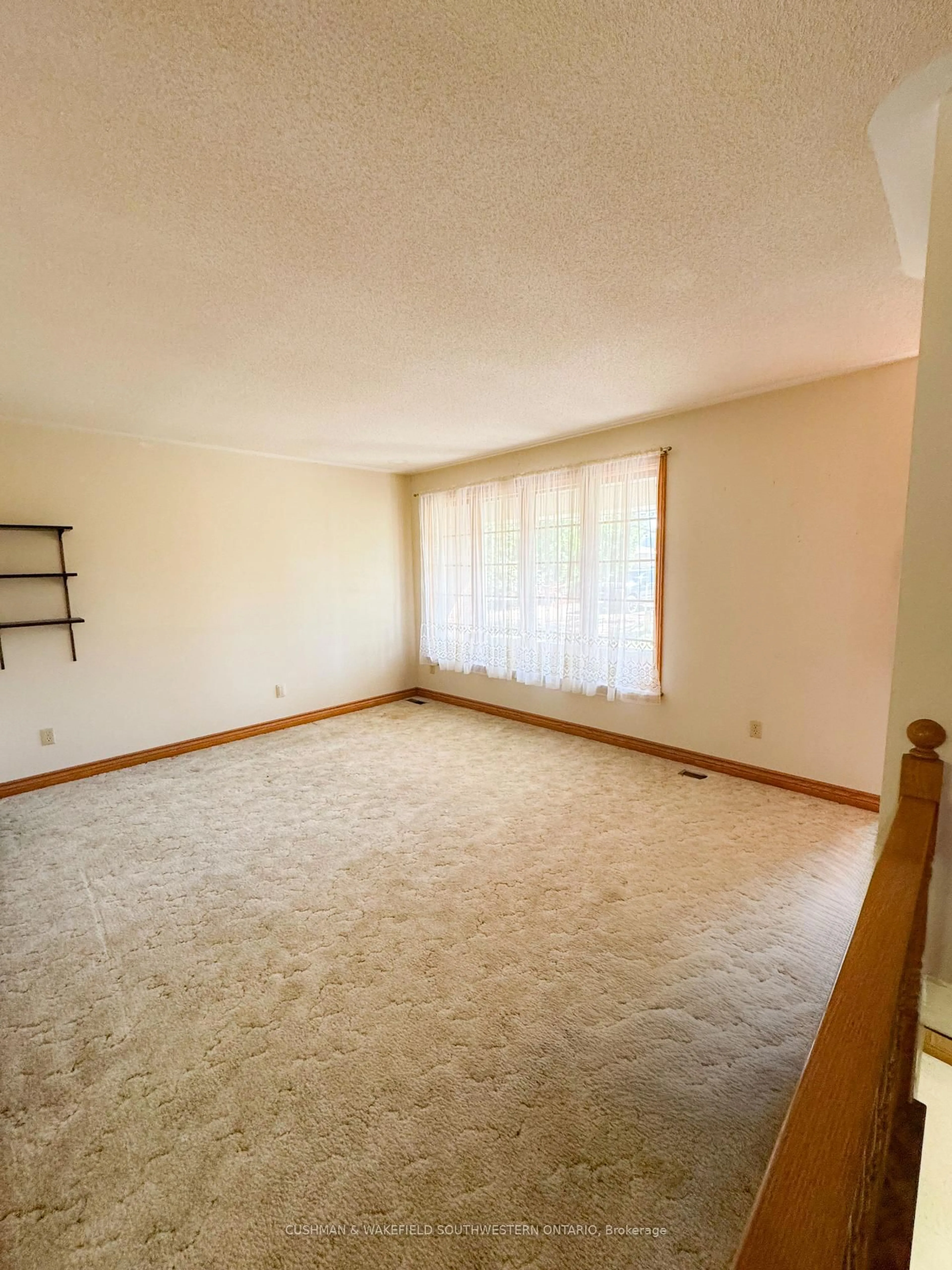 A pic of a room for 1007 Gainsborough Rd, London North Ontario N6H 5L4