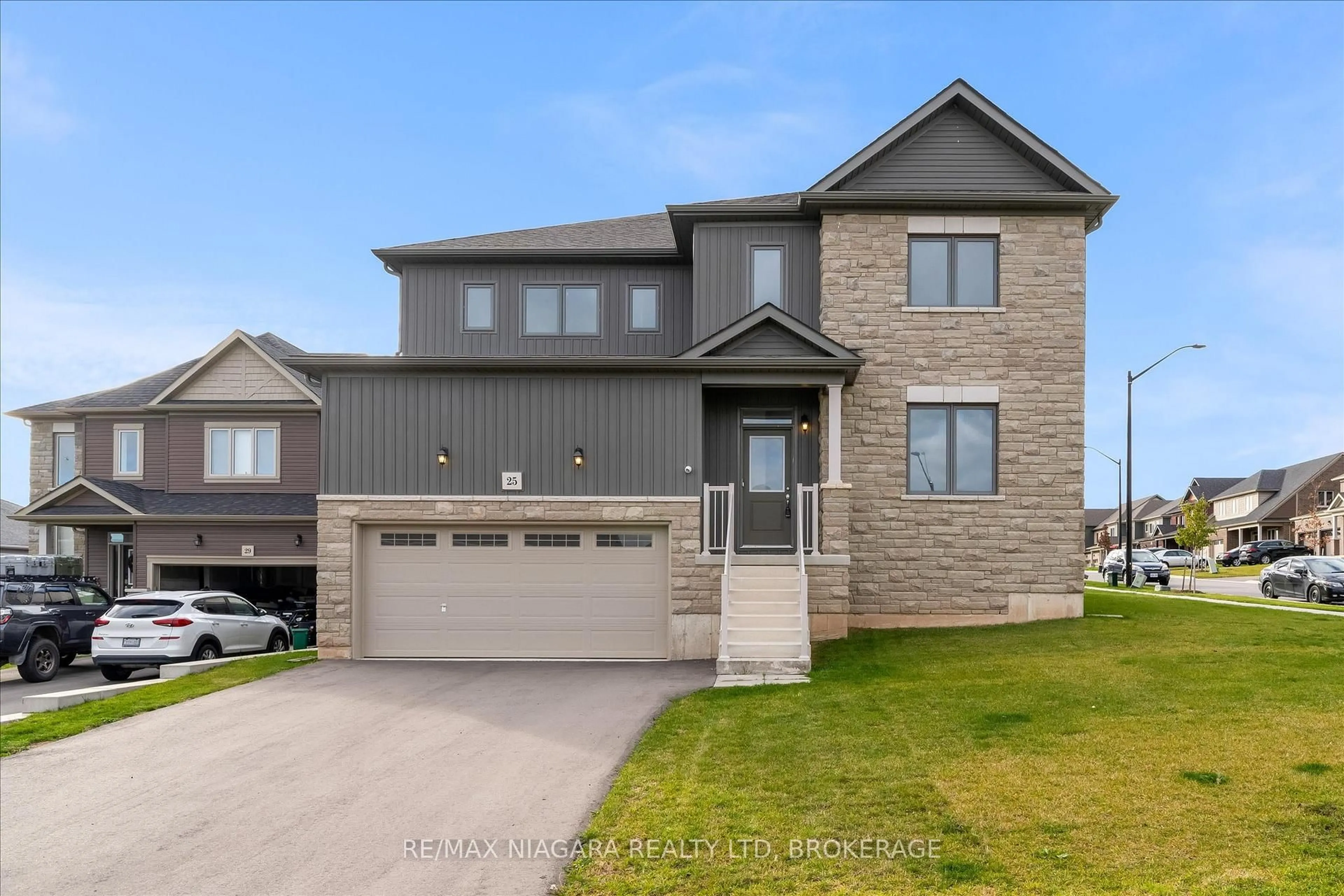 Home with brick exterior material, street for 25 ORIOLE Cres, Port Colborne Ontario L3K 6E2