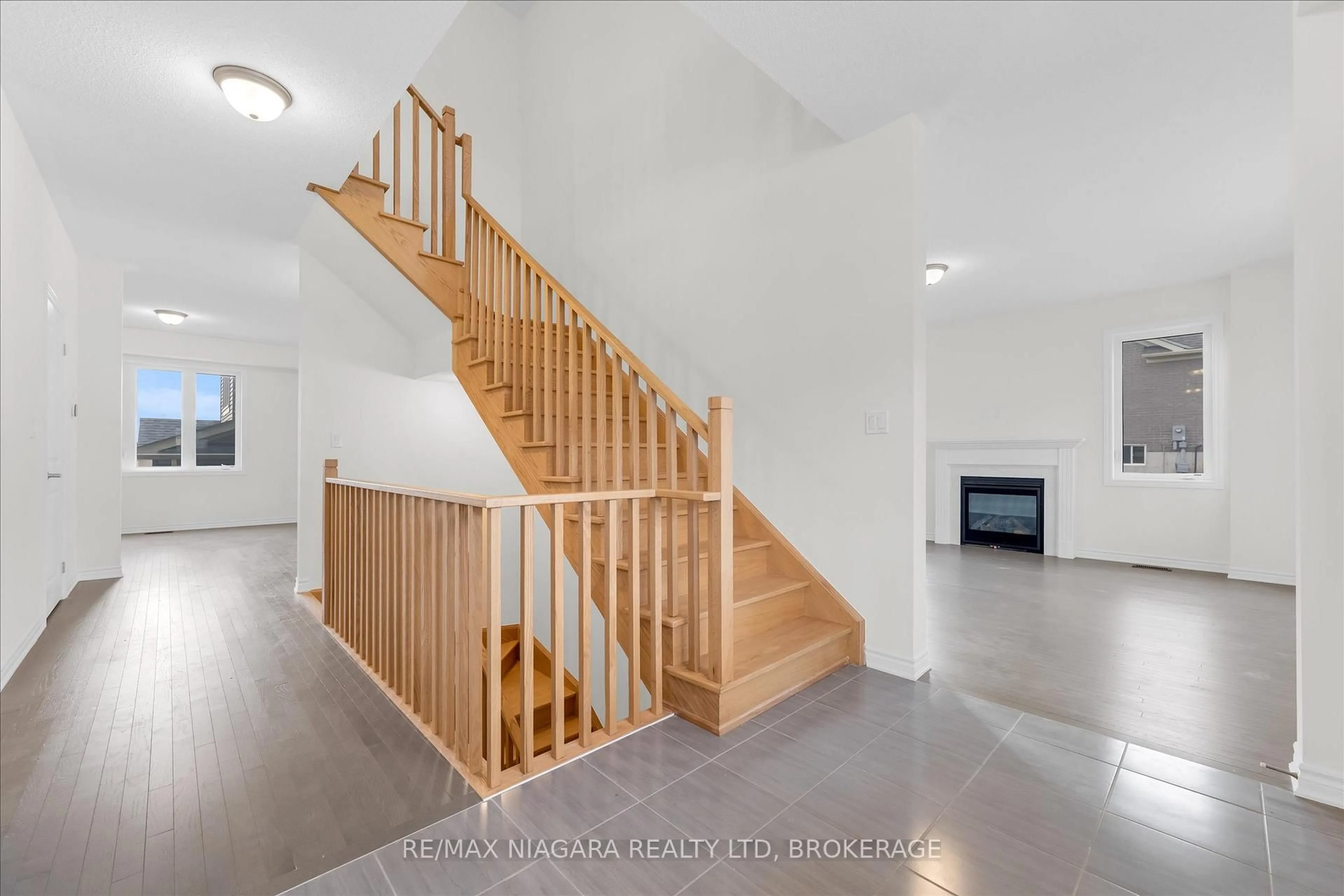 Stairs for 25 ORIOLE Cres, Port Colborne Ontario L3K 6E2