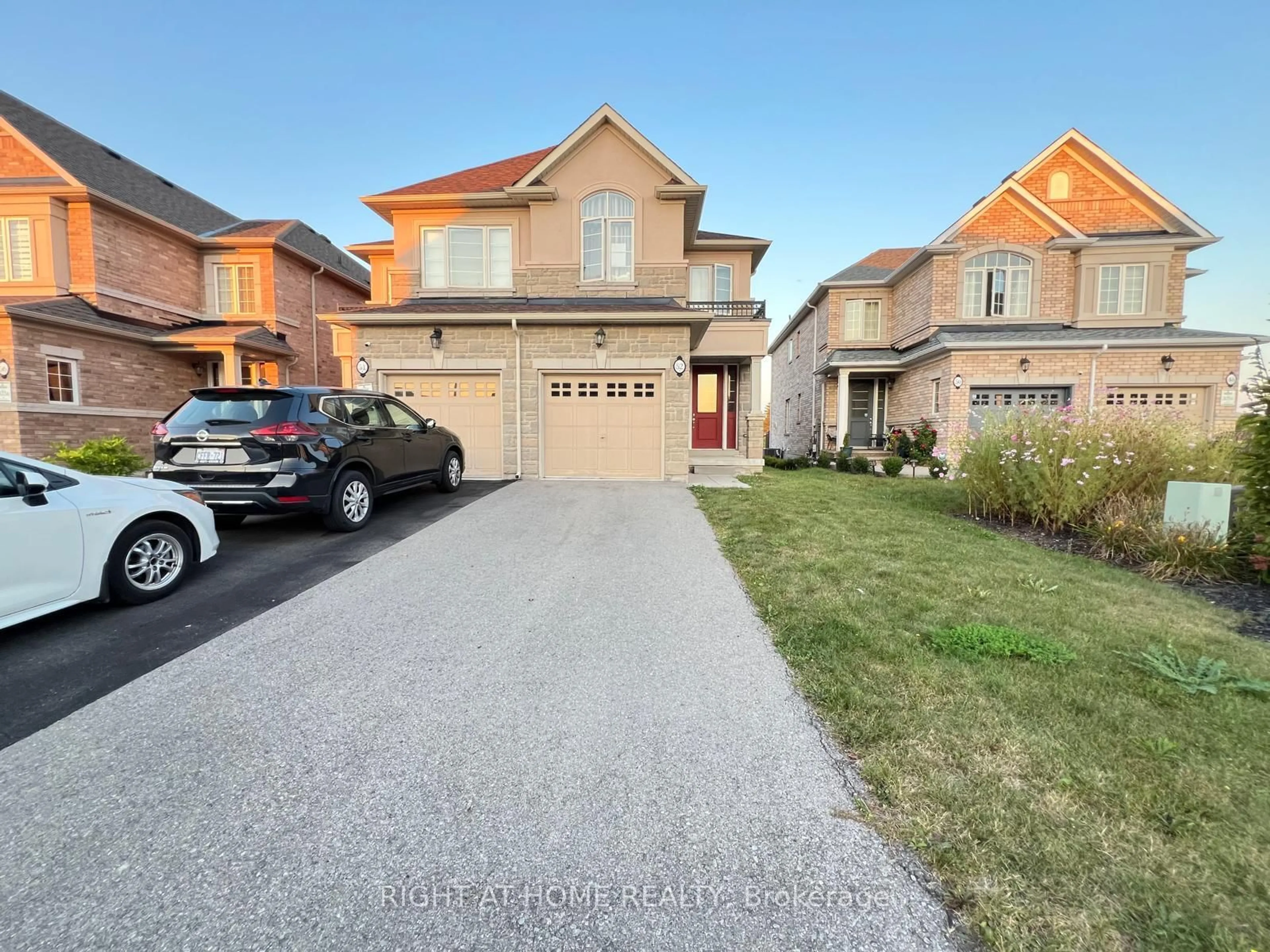 A pic from outside/outdoor area/front of a property/back of a property/a pic from drone, street for 52 Heming Tr, Hamilton Ontario L9K 0J8