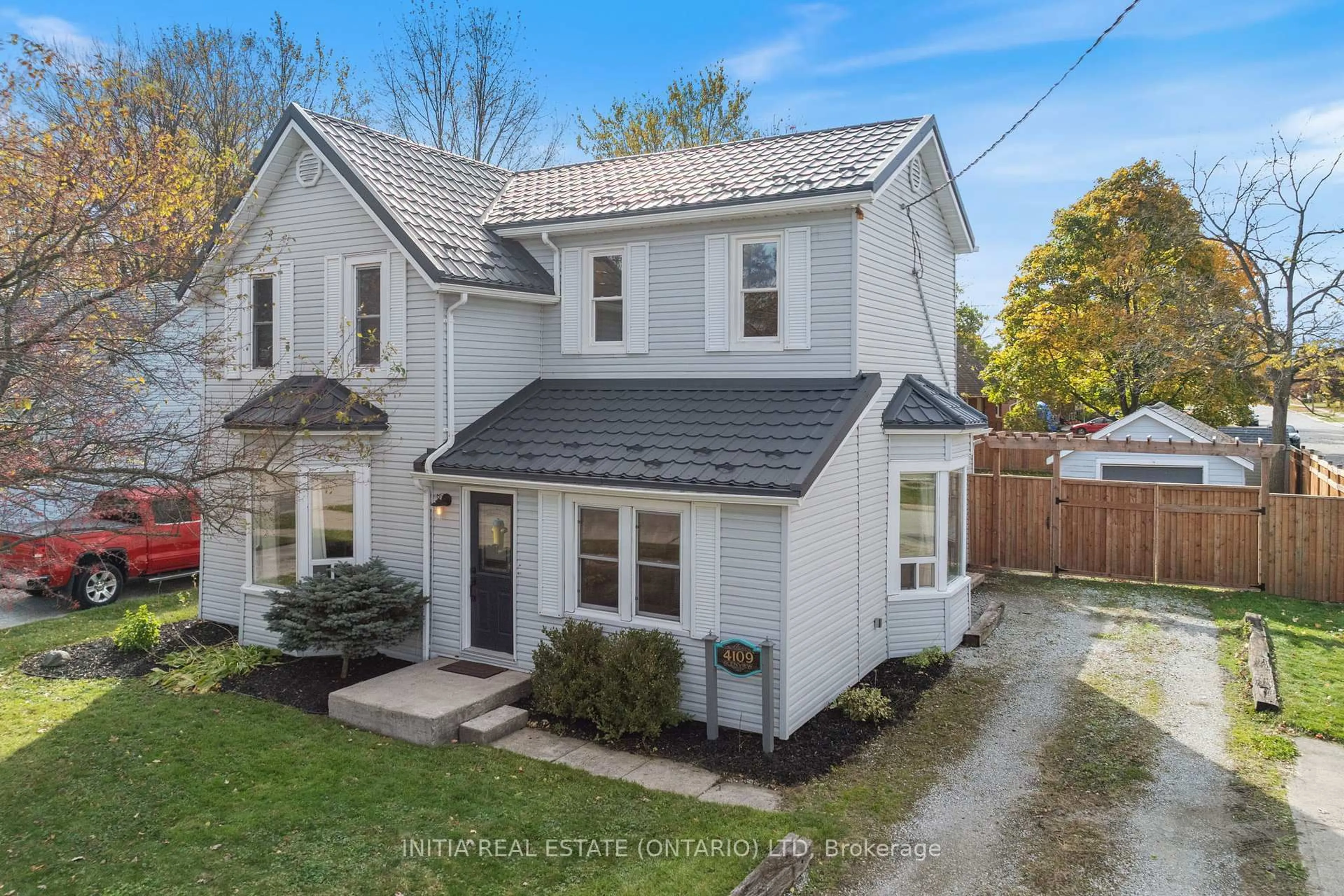 A pic from outside/outdoor area/front of a property/back of a property/a pic from drone, street for 4109 Glenview Rd, Petrolia Ontario N0N 1R0