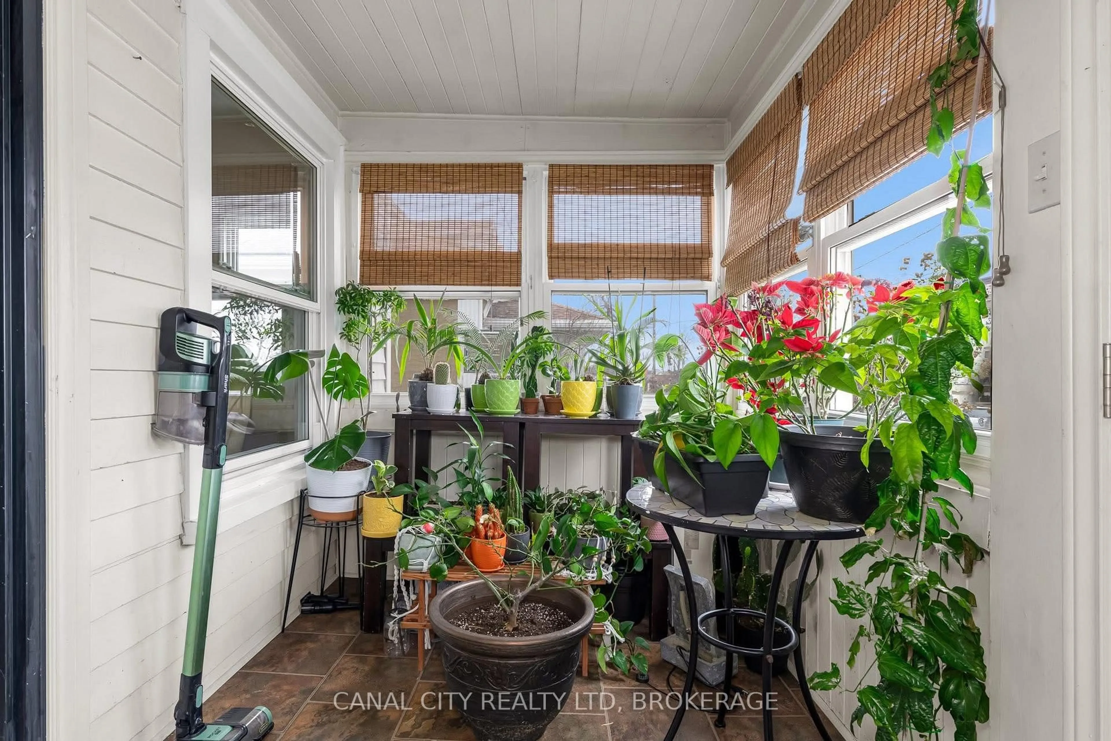 Indoor entryway for 51 Pine St, Thorold Ontario L2V 3L5