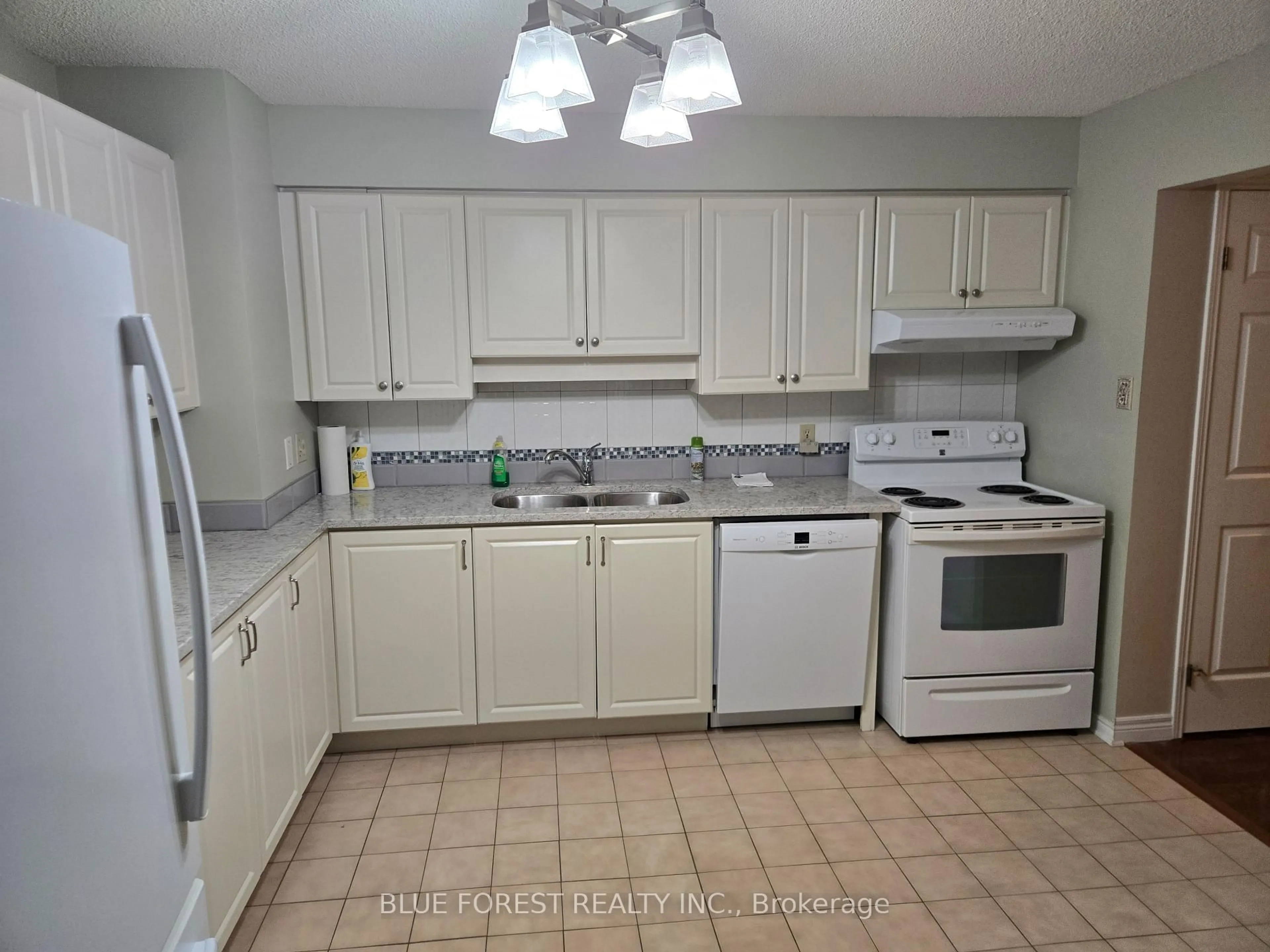 Standard kitchen, ceramic/tile floor for 600 Talbot St #611, London East Ontario N6A 5L9
