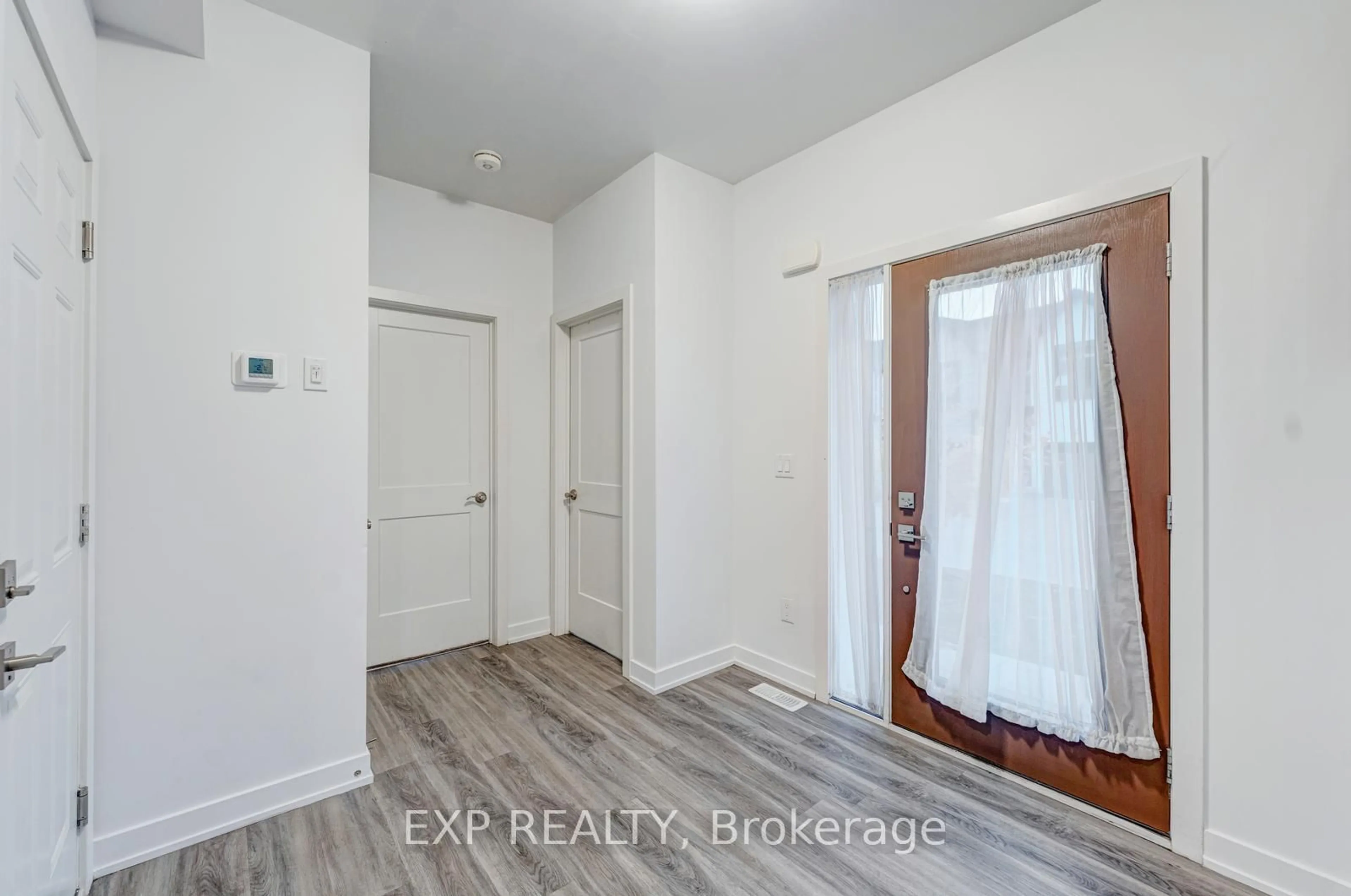 Indoor entryway for 110 FERGUS Ave #40, Kitchener Ontario N2A 0K9