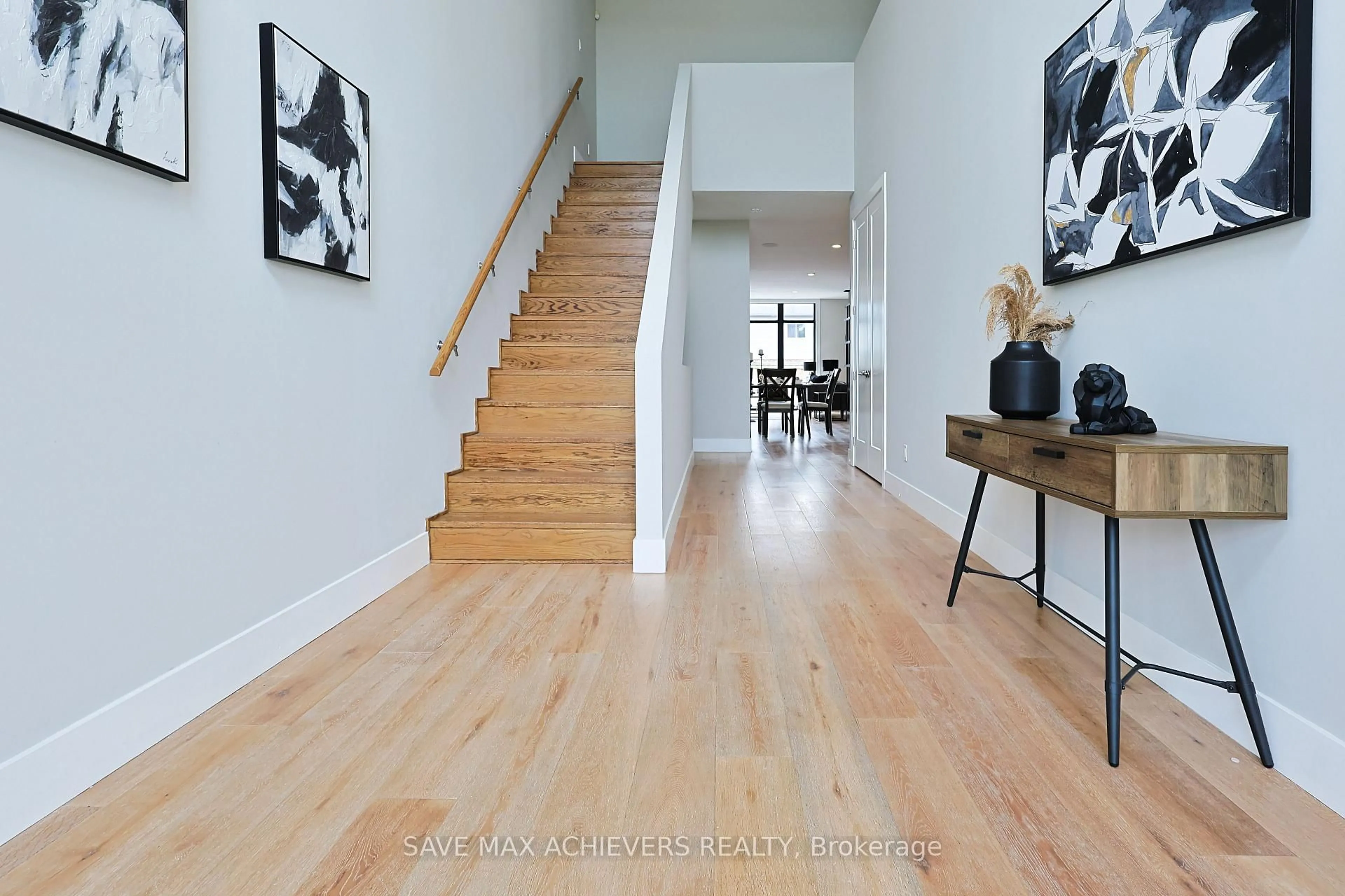 Indoor entryway for 2155 Bakervilla St, London South Ontario N6P 0E5