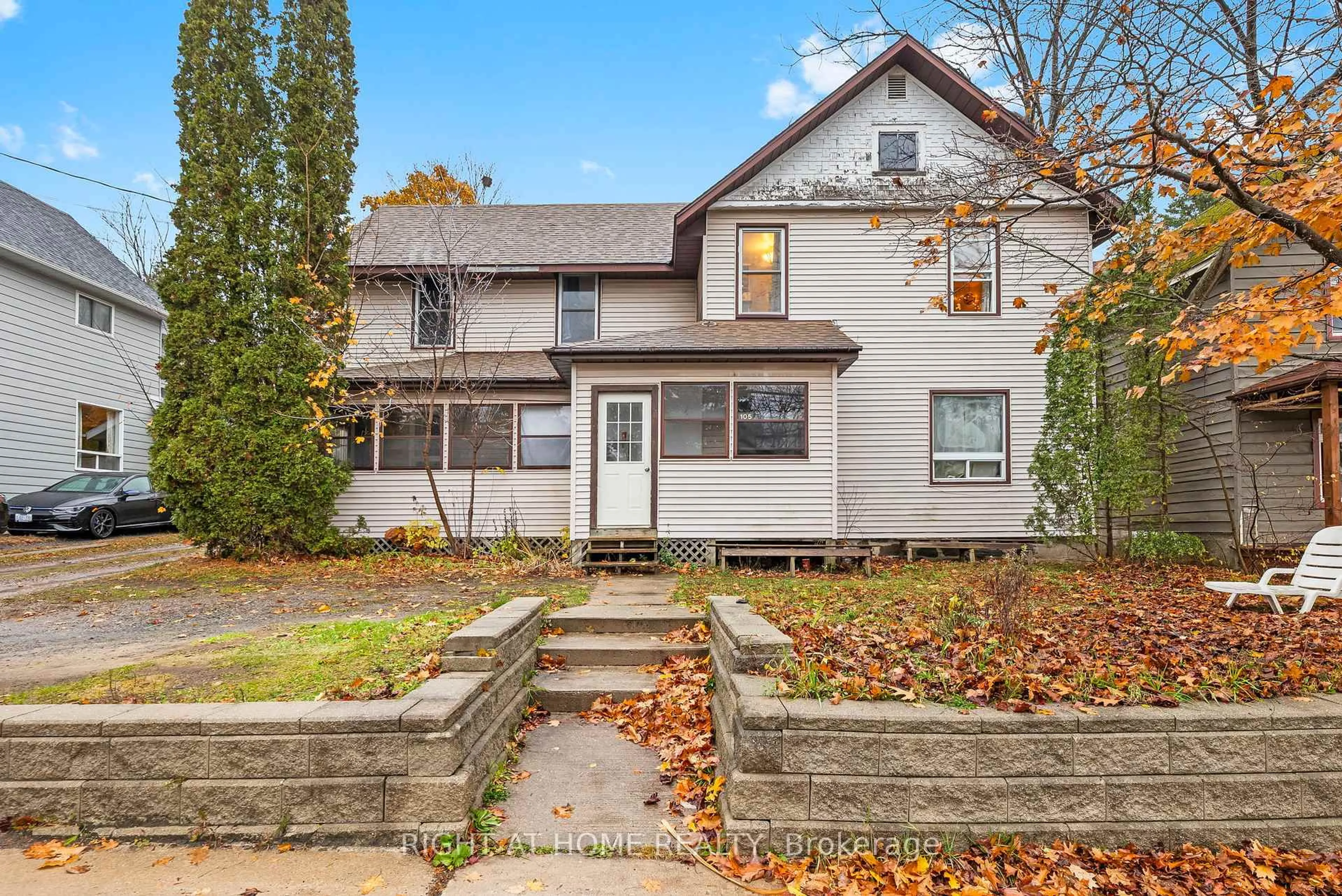 Unknown for 105 Gibson St, Parry Sound Ontario P2A 1X6