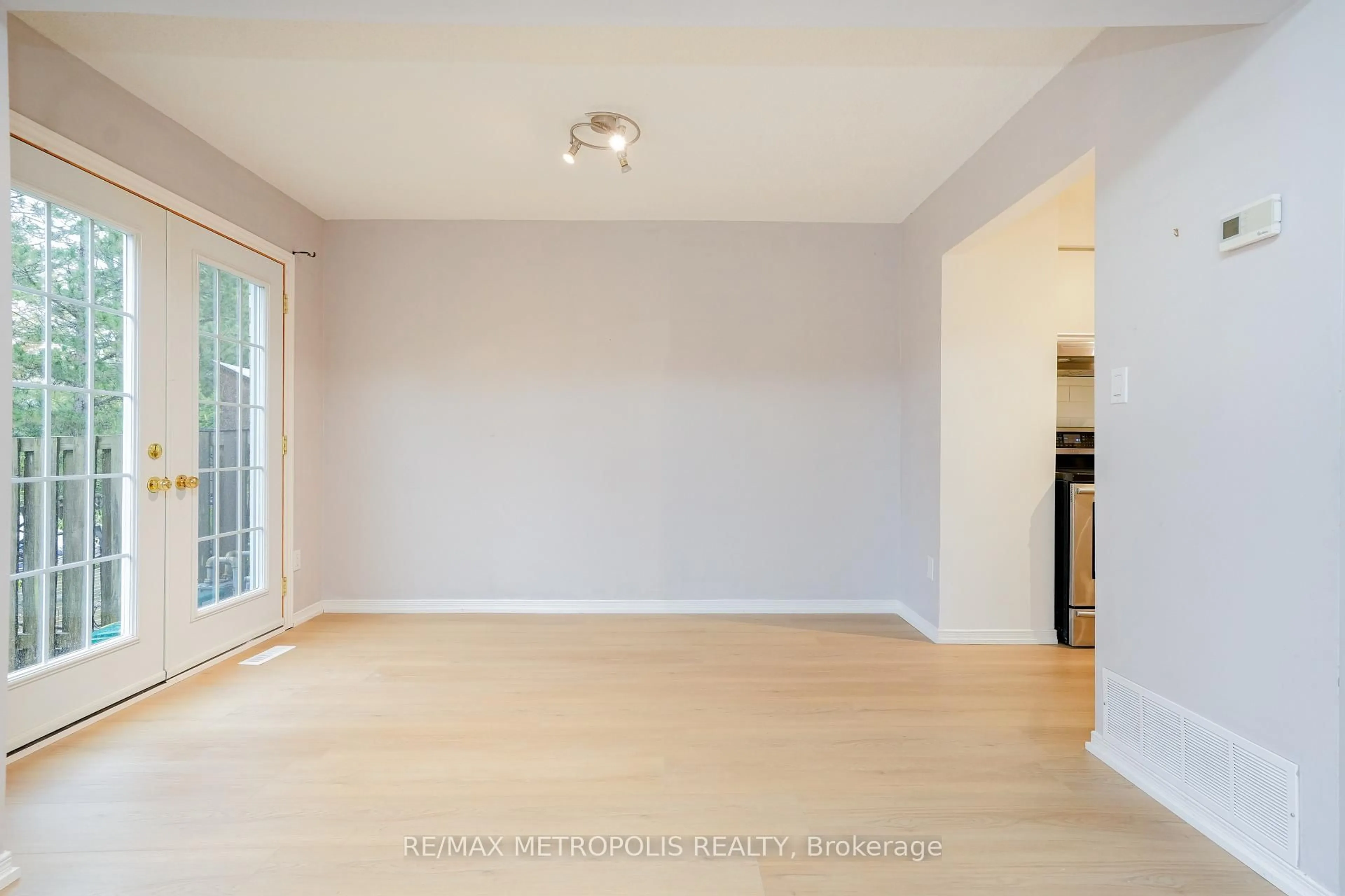 Unknown for 2 Royalwood Crt #59, Hamilton Ontario L8E 4Z1