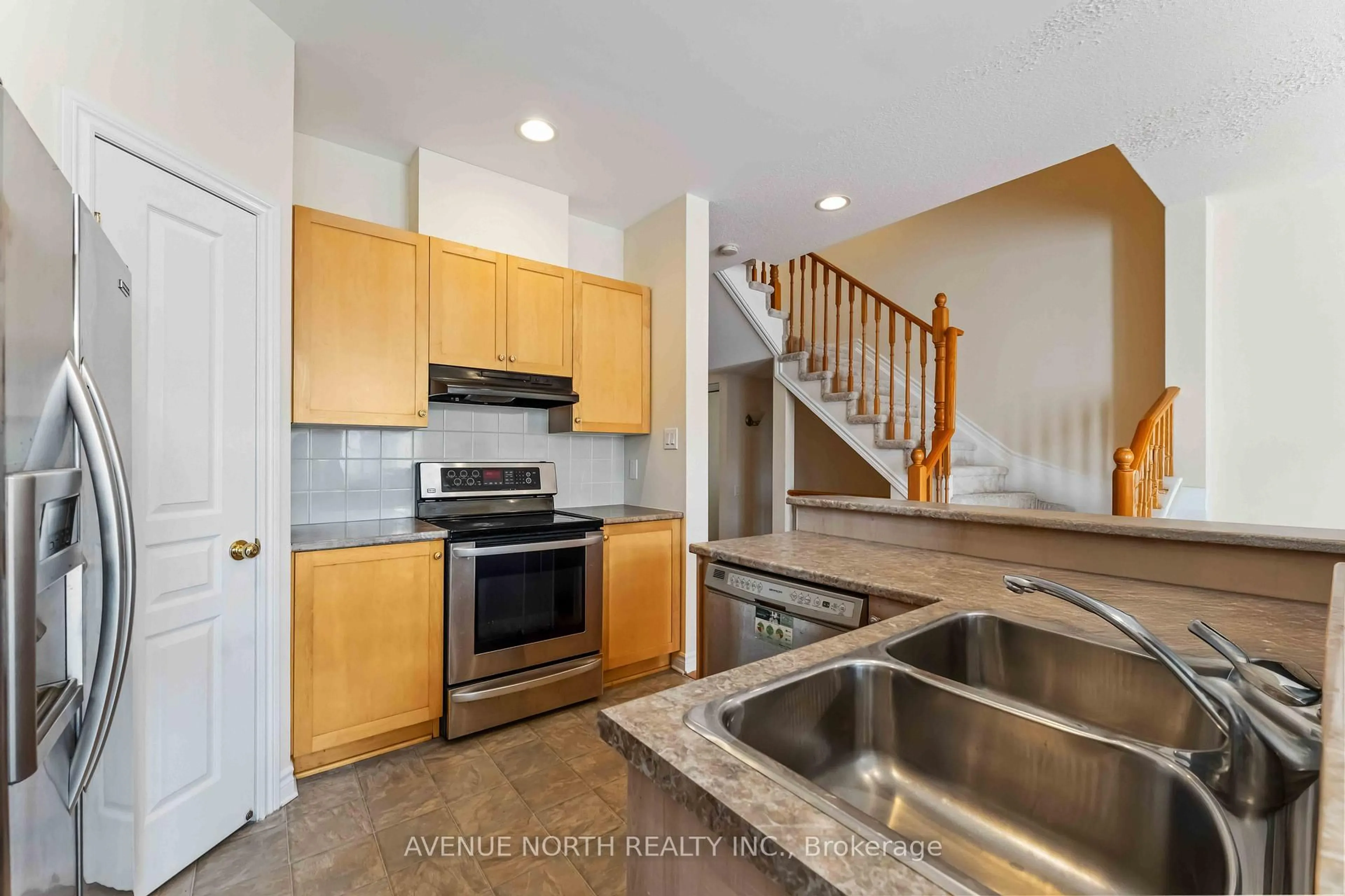 Unknown for 241 Waymark Cres, Ottawa Ontario K2M 0A6