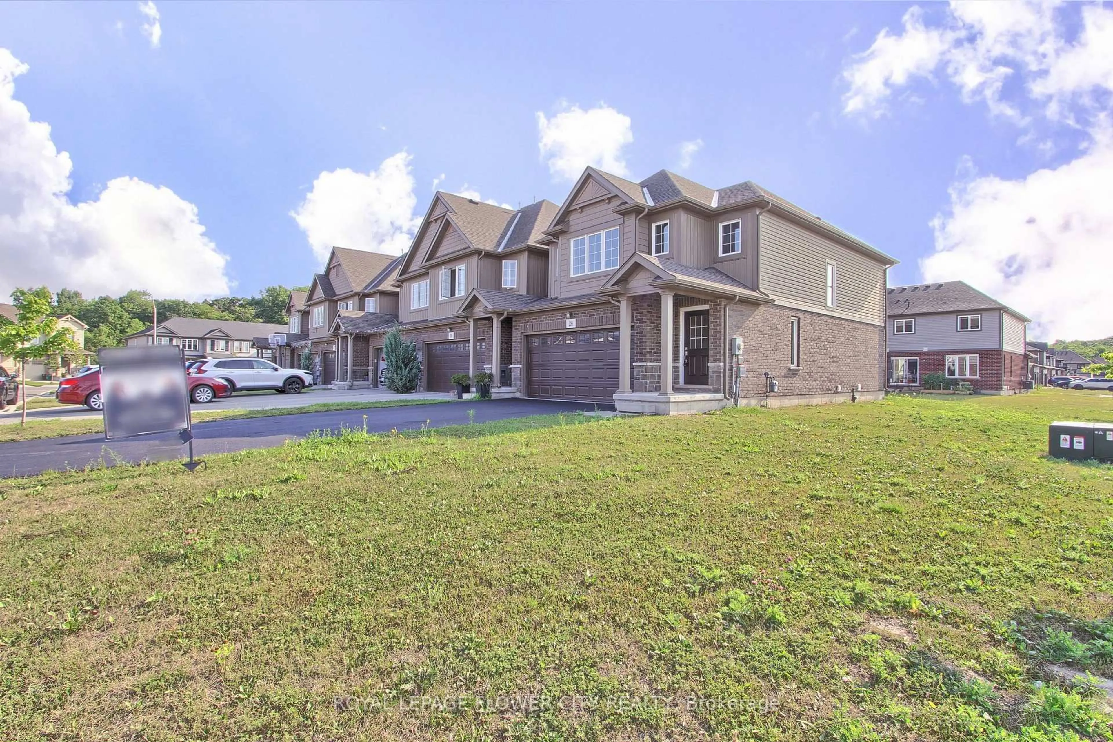 A pic from outside/outdoor area/front of a property/back of a property/a pic from drone, street for 28 Wilkerson St, Thorold Ontario L2V 0G4