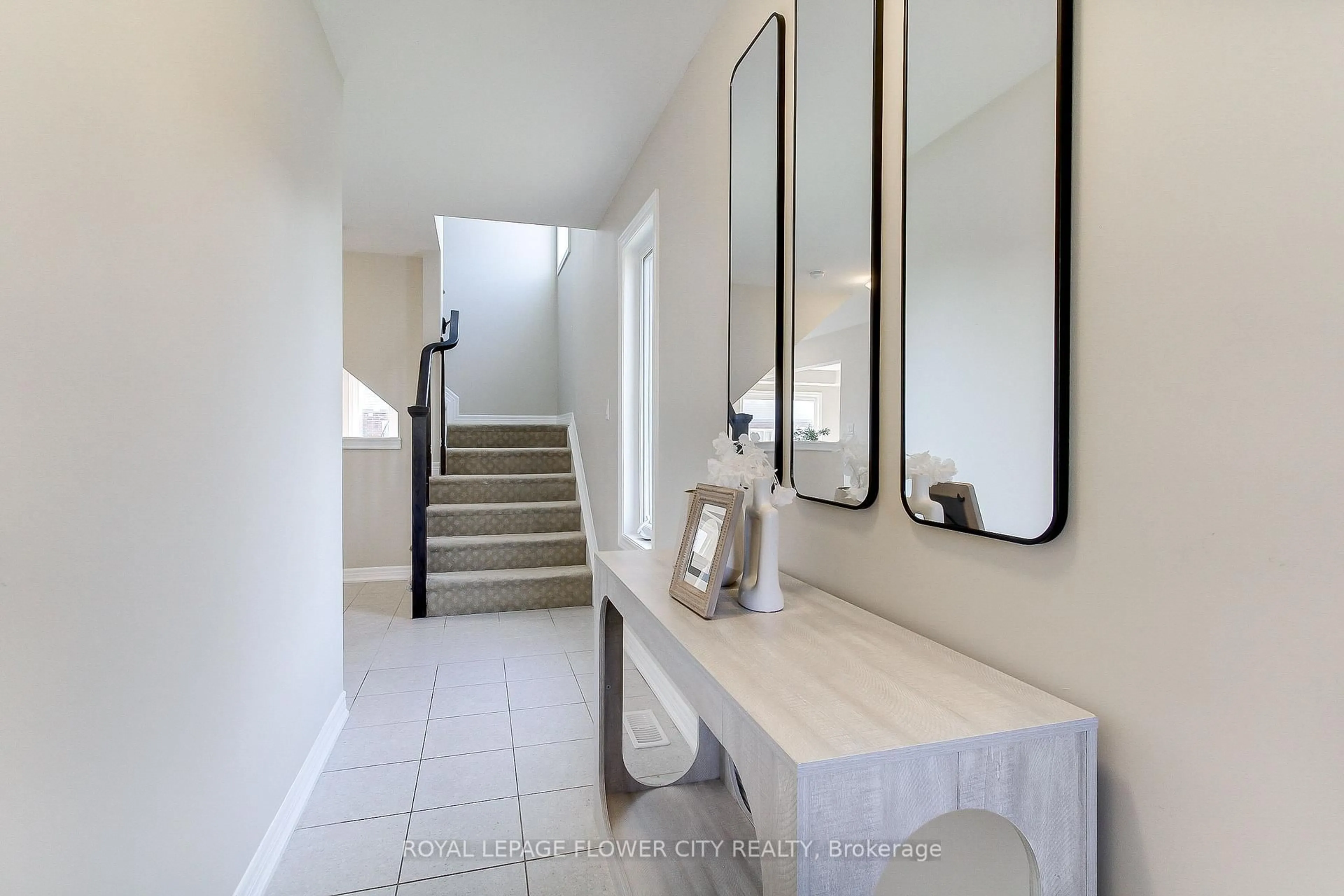 Indoor entryway for 28 Wilkerson St, Thorold Ontario L2V 0G4