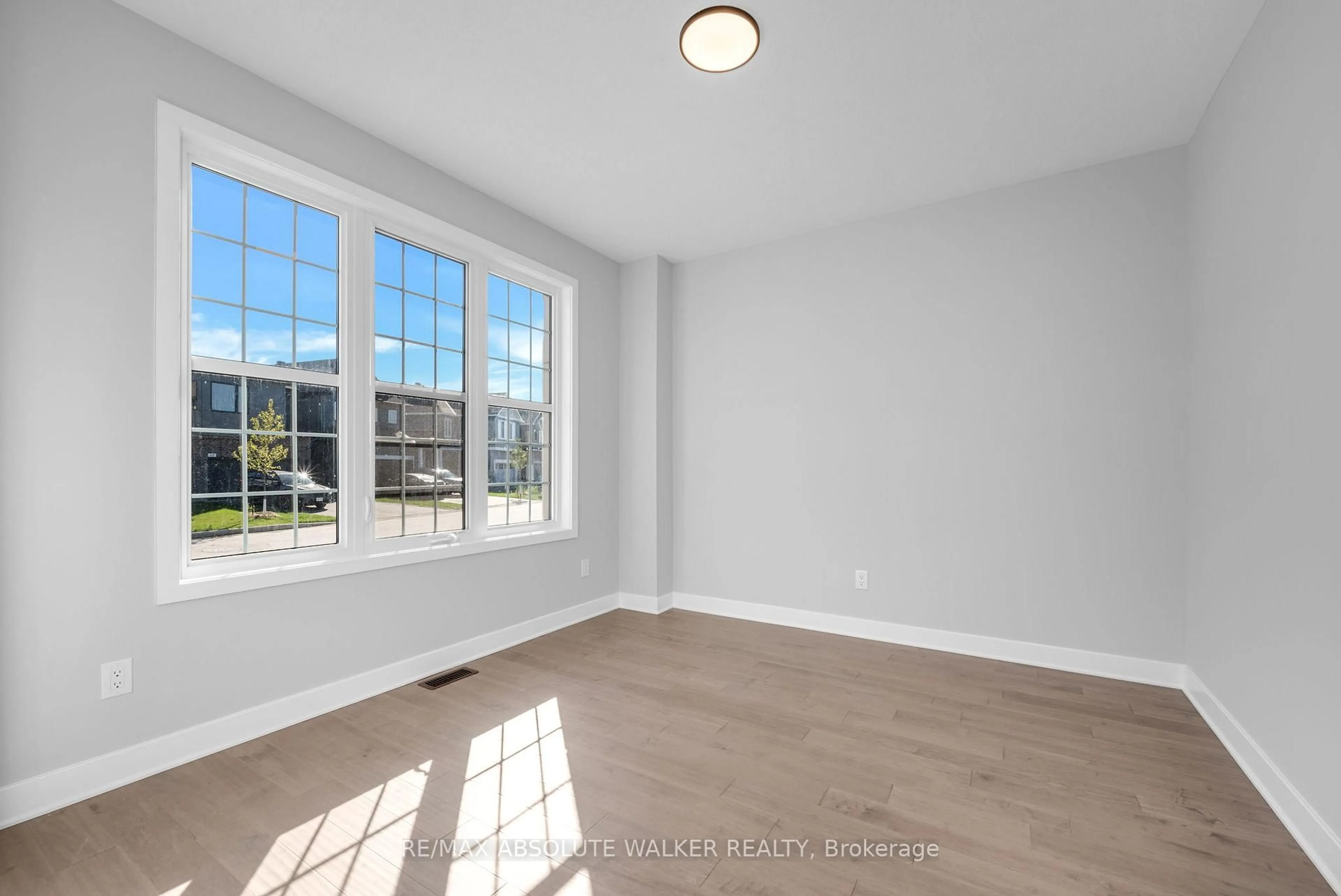 A pic of a room for 584 Paakanaak Ave, Ottawa Ontario K1X 0J6