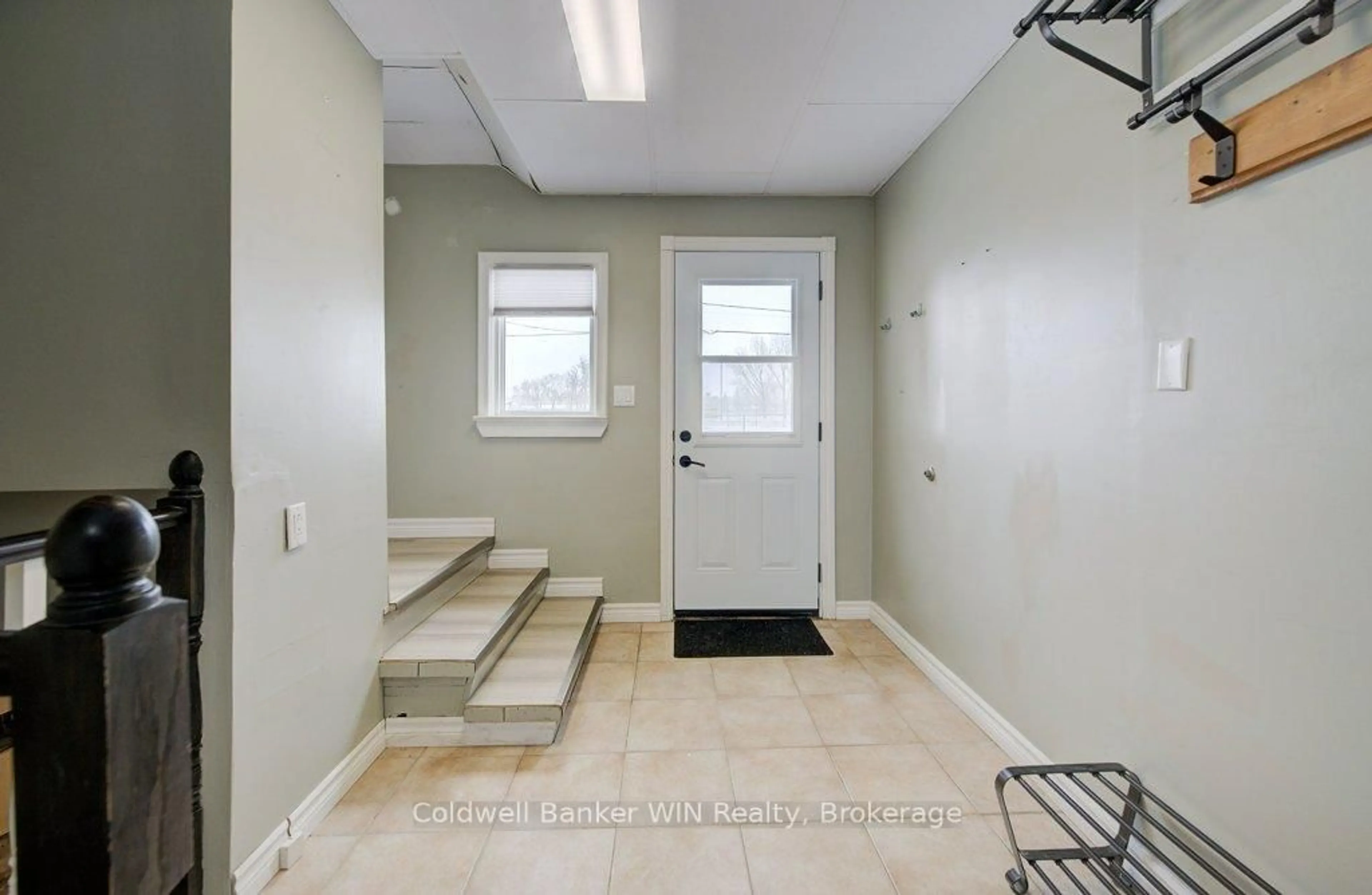 Indoor entryway for 383 Wellington St, Wellington North Ontario N0G 2L2