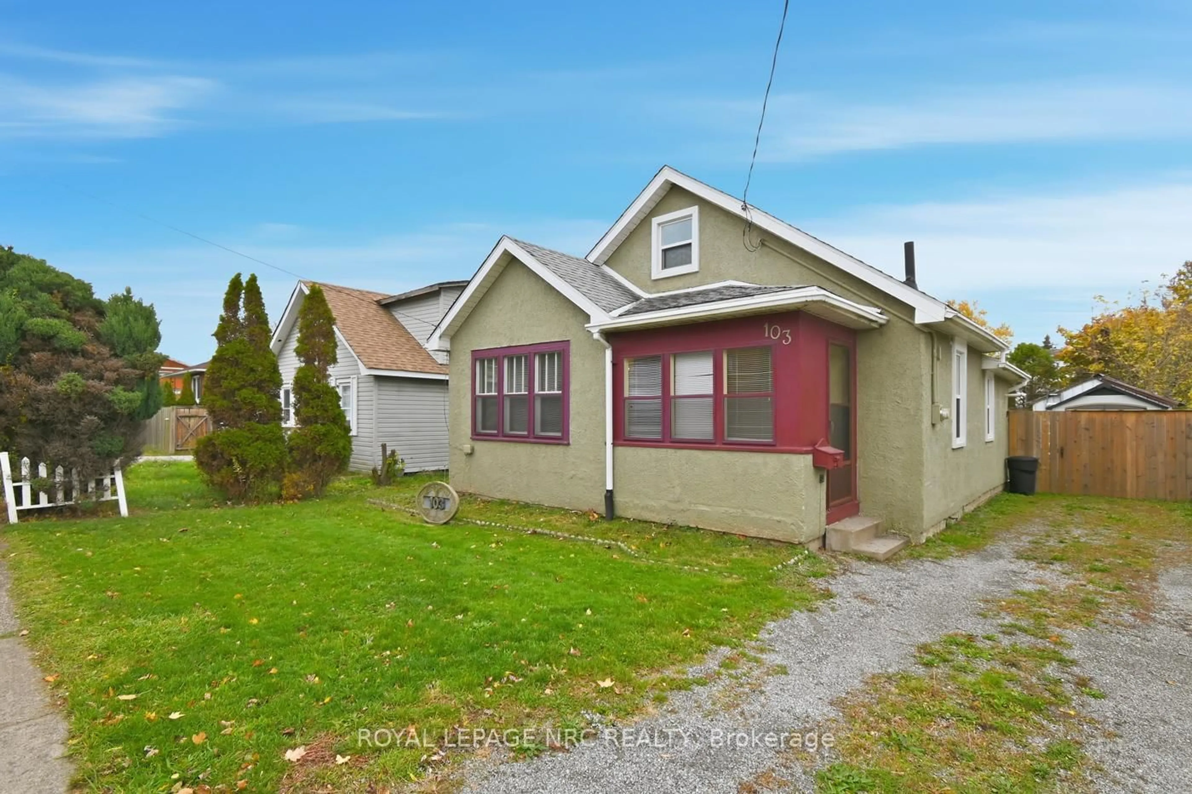 Home with vinyl exterior material, street for 103 Main St, Port Colborne Ontario L3K 1S3