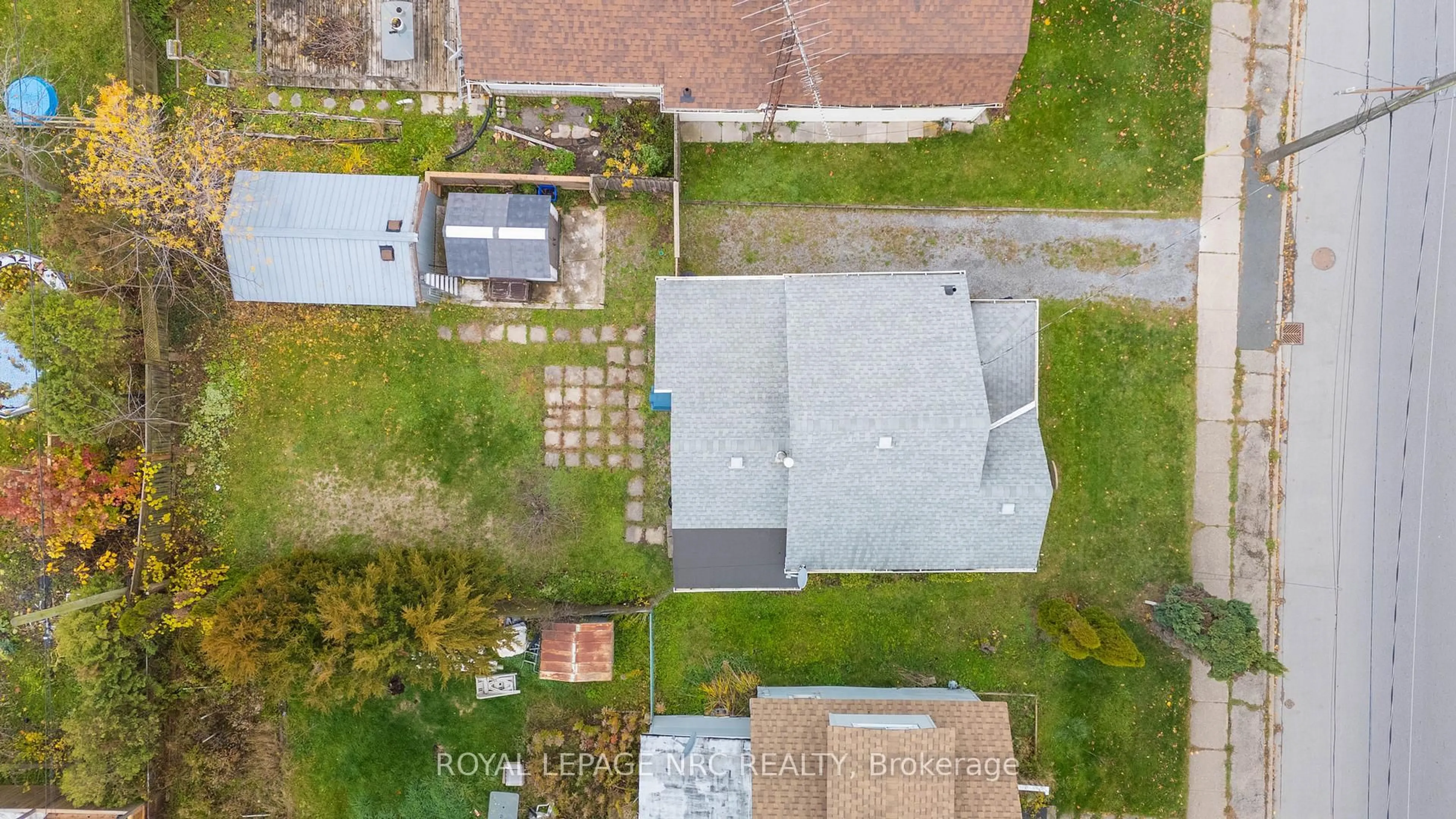 A pic from outside/outdoor area/front of a property/back of a property/a pic from drone, street for 103 Main St, Port Colborne Ontario L3K 1S3
