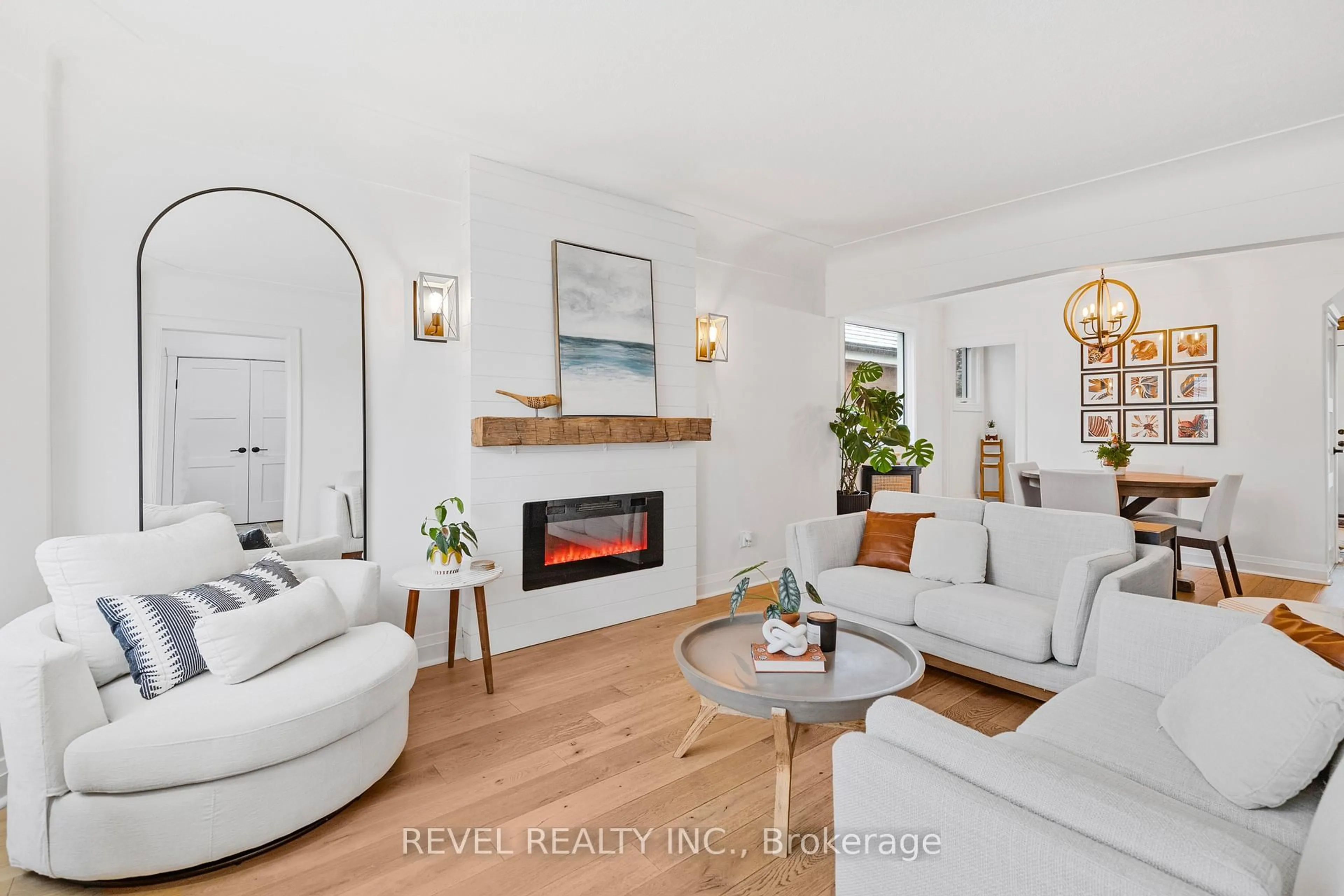 Living room with furniture, unknown for 175 Wexford Ave, Hamilton Ontario L8K 2P1