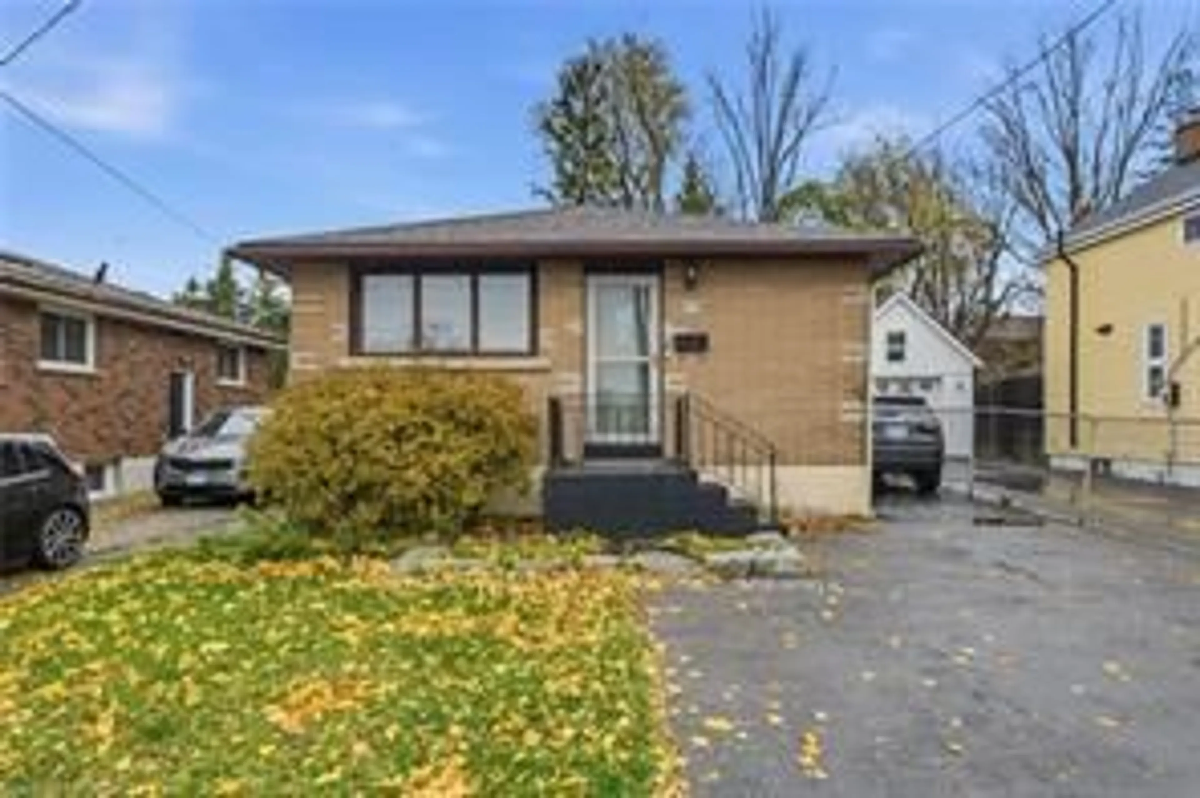 Home with brick exterior material, street for 392 Wellington St, Brantford Ontario N3S 4A9