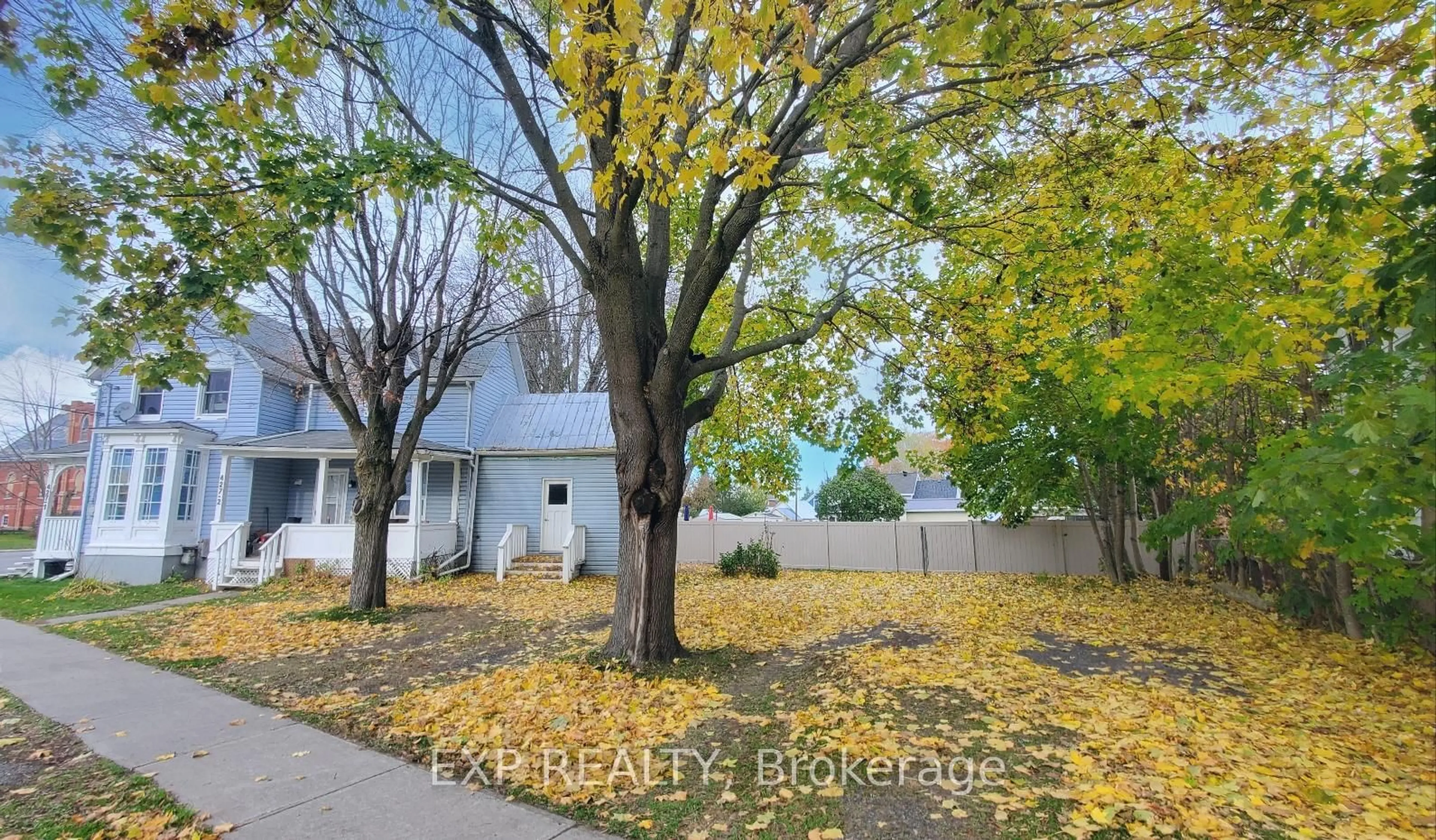 A pic from outside/outdoor area/front of a property/back of a property/a pic from drone, street for 427 Victoria St, Edwardsburgh/Cardinal Ontario K0E 1E0