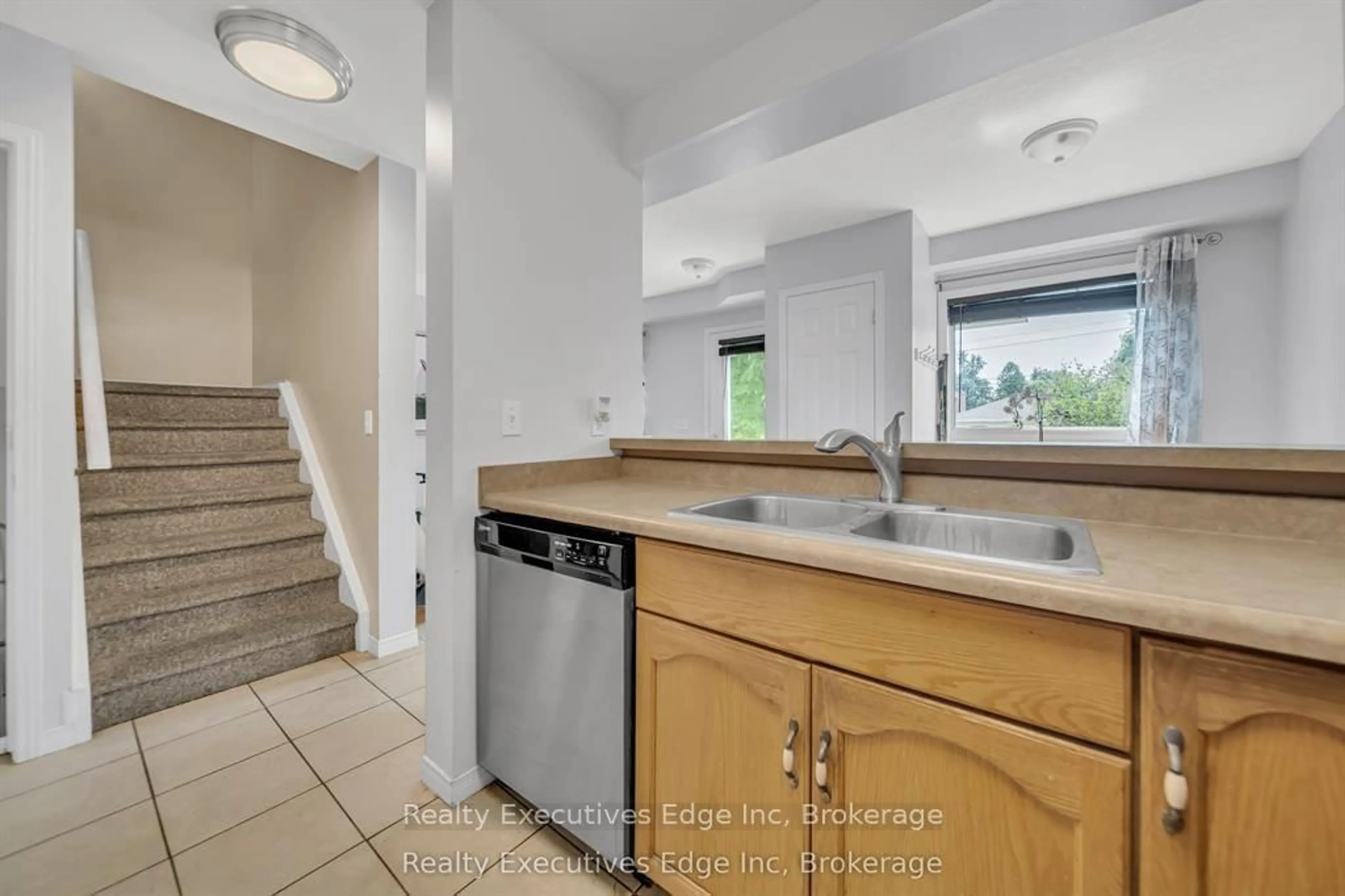 Unknown for 142 York Rd #5, Guelph Ontario N1E 3E9