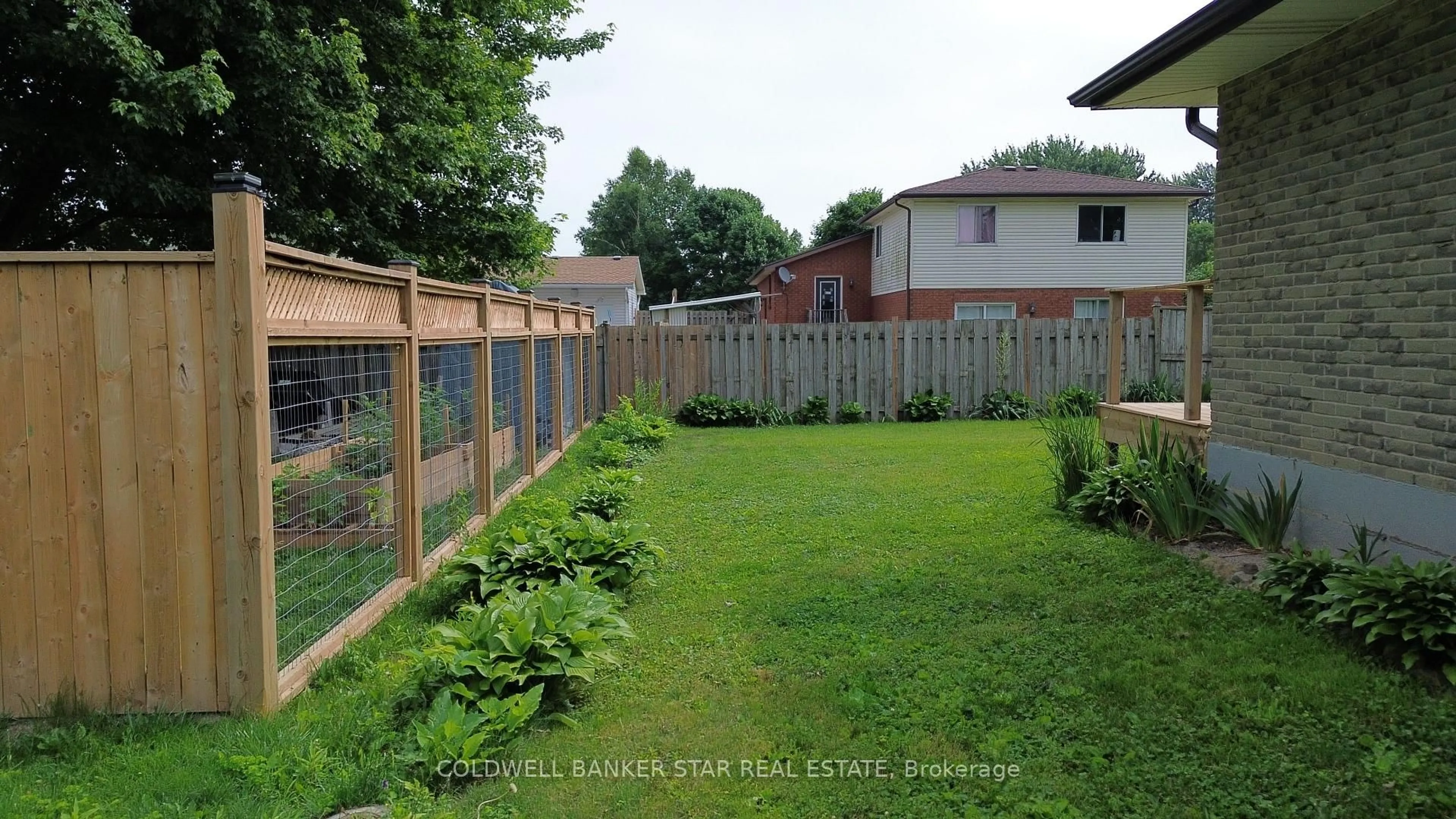 Patio, street for 109 B Victoria St, Southwest Middlesex Ontario N0L 1M0