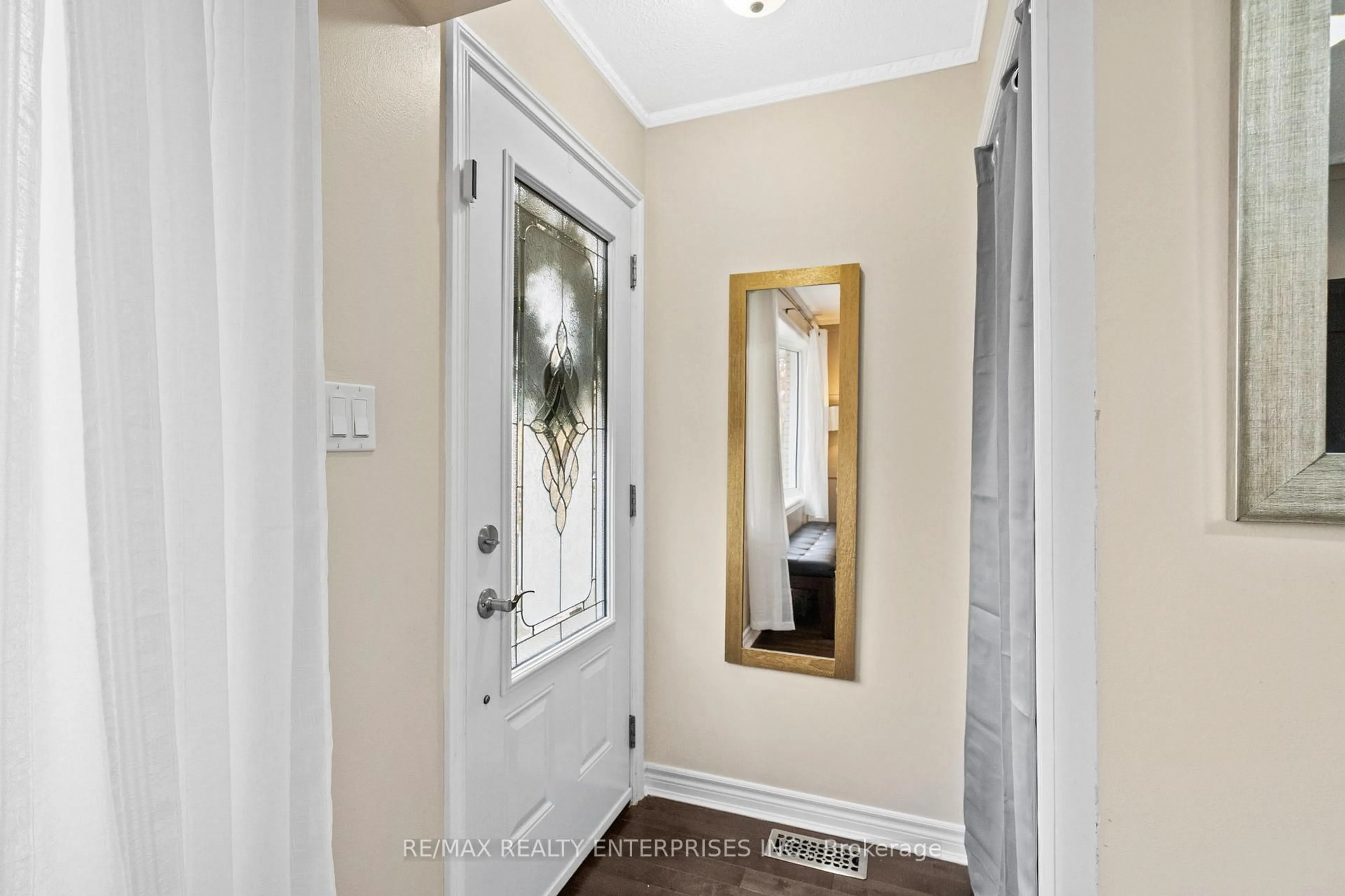 Indoor entryway for 18 Juliana Cres, Cambridge Ontario N1R 6W6