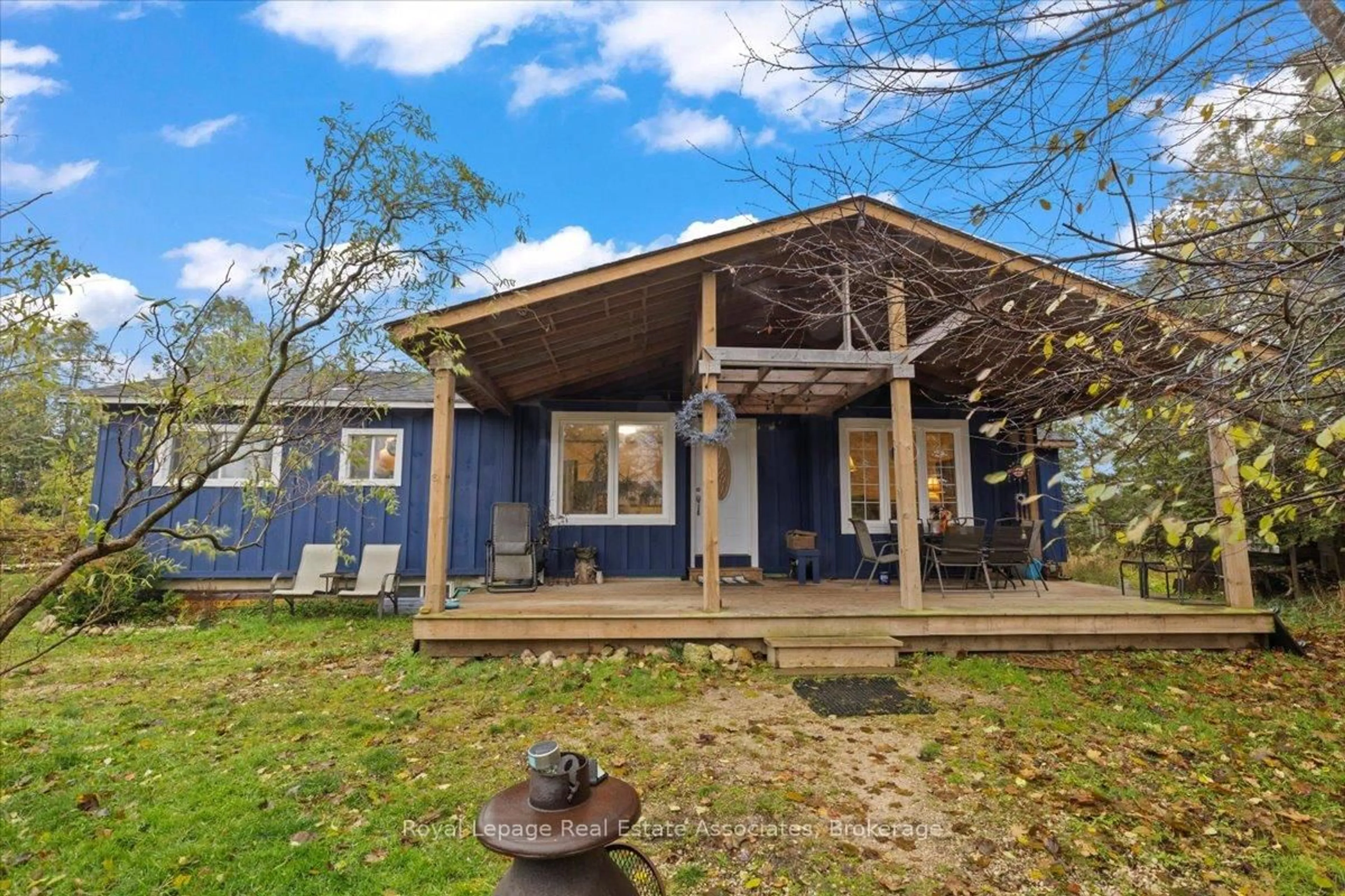 Patio, building for 180118 Grey Road 9 Rd, Southgate Ontario N0C 1B0