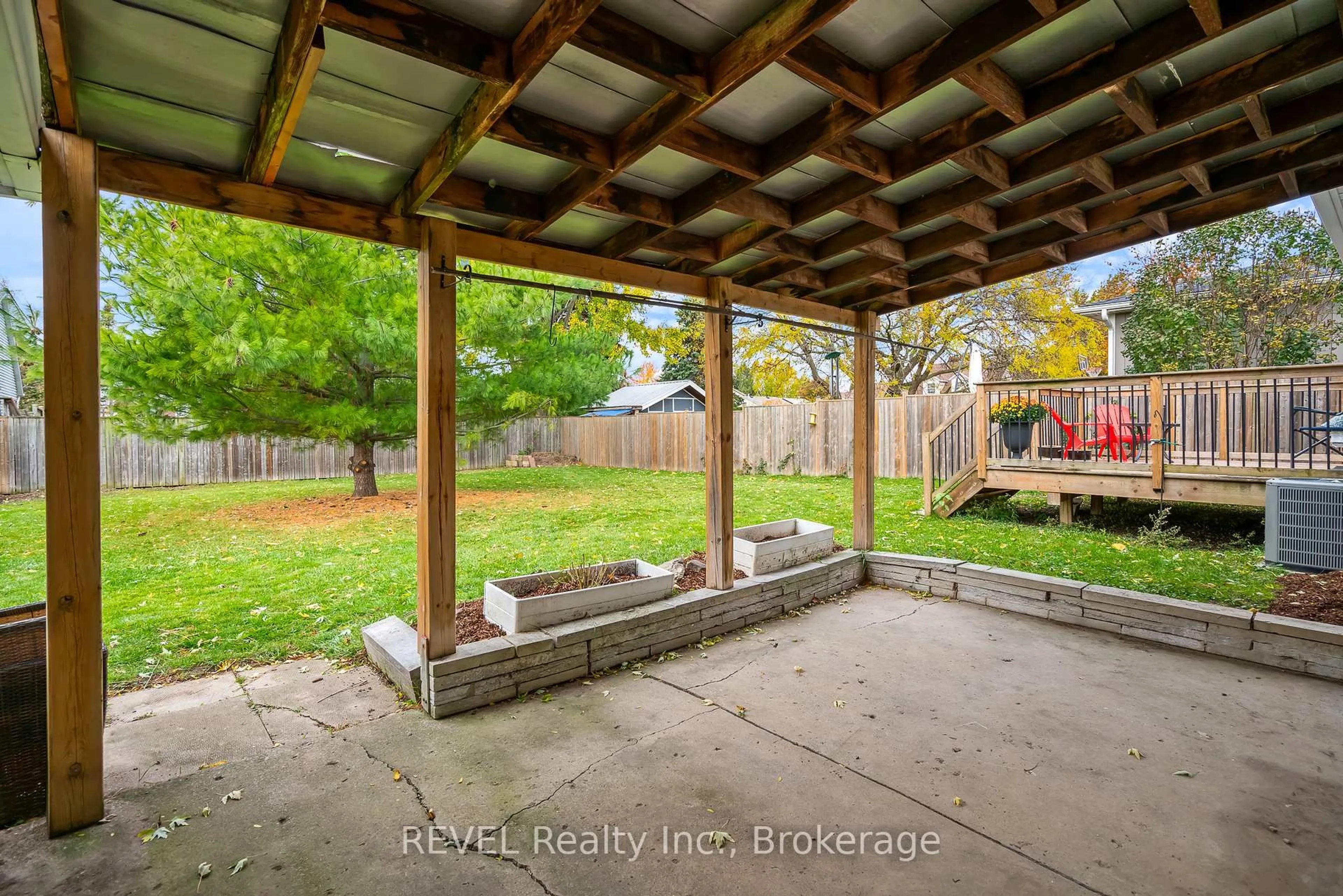 Patio, unknown for 279 Vansickle Rd, St. Catharines Ontario L2S 2T2