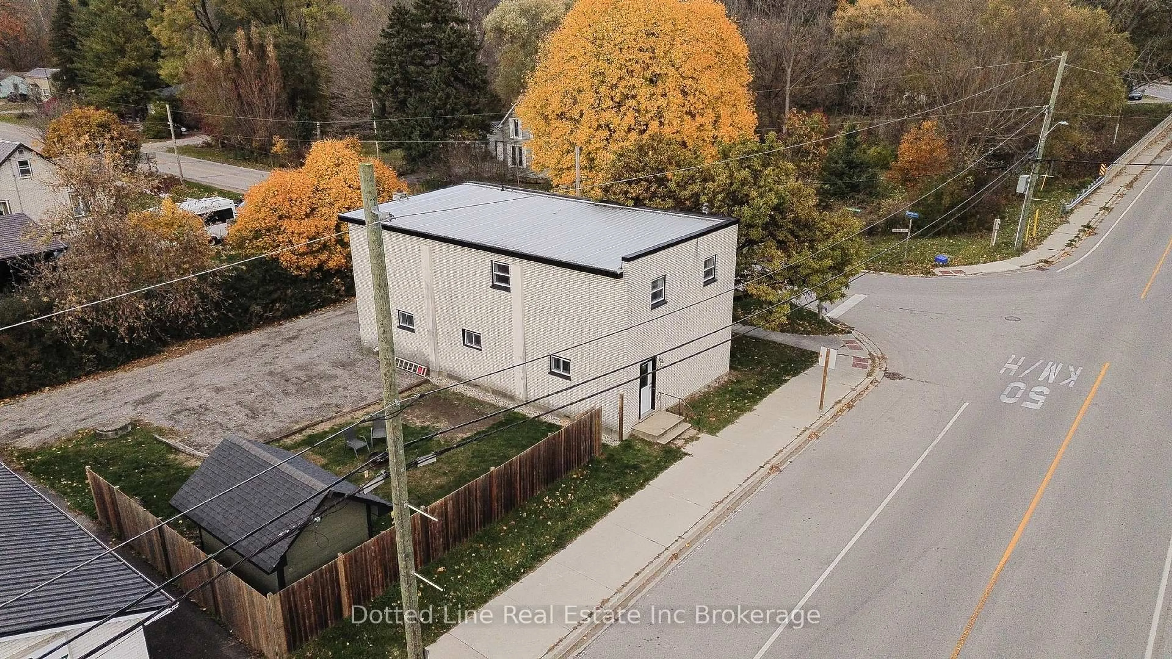 A pic from outside/outdoor area/front of a property/back of a property/a pic from drone, building for 6233 Plank Rd, Bayham Ontario N0J 1Z0