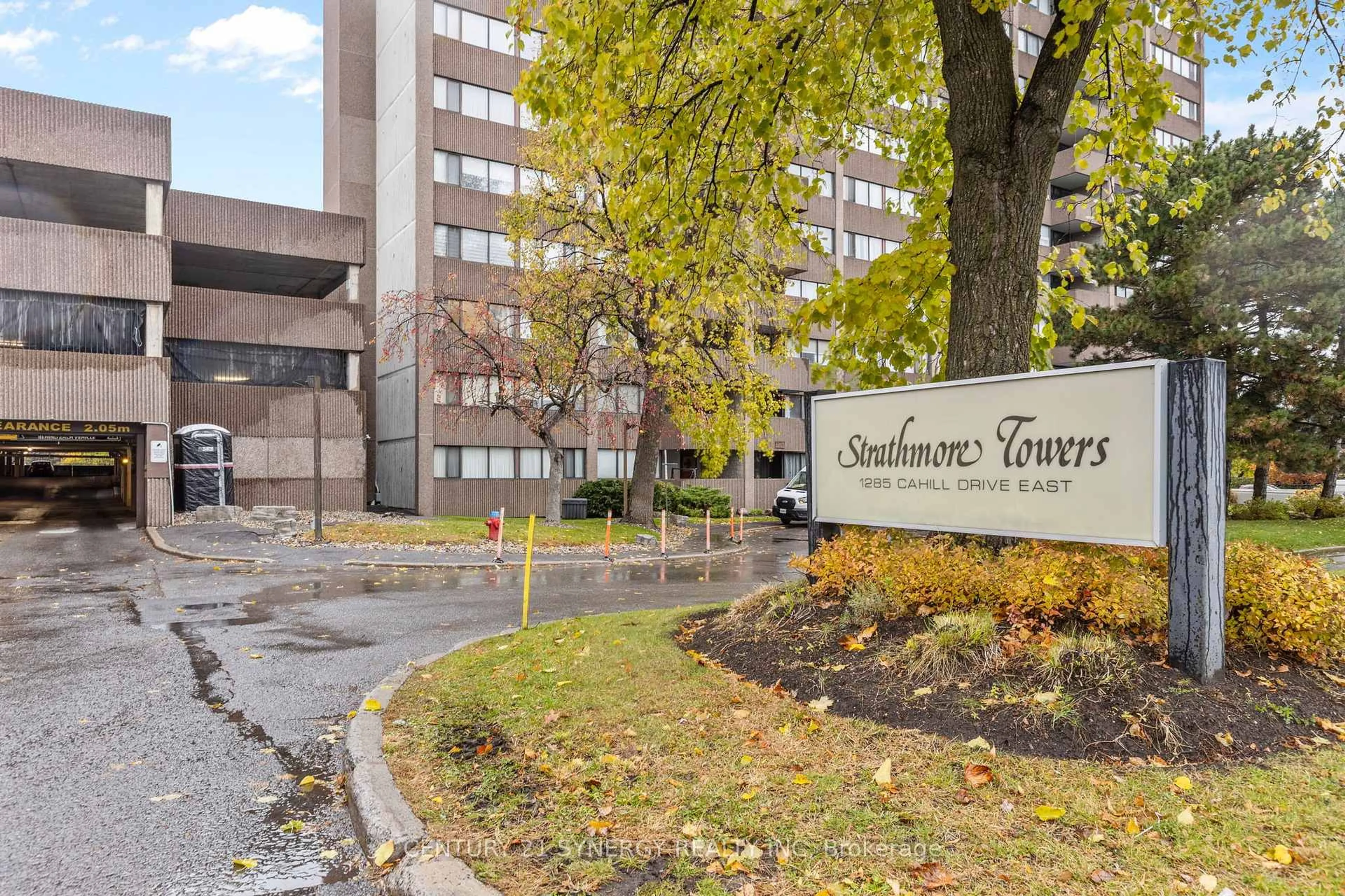 Indoor foyer for 1285 Cahill Dr #202, Ottawa Ontario K1V 9A7