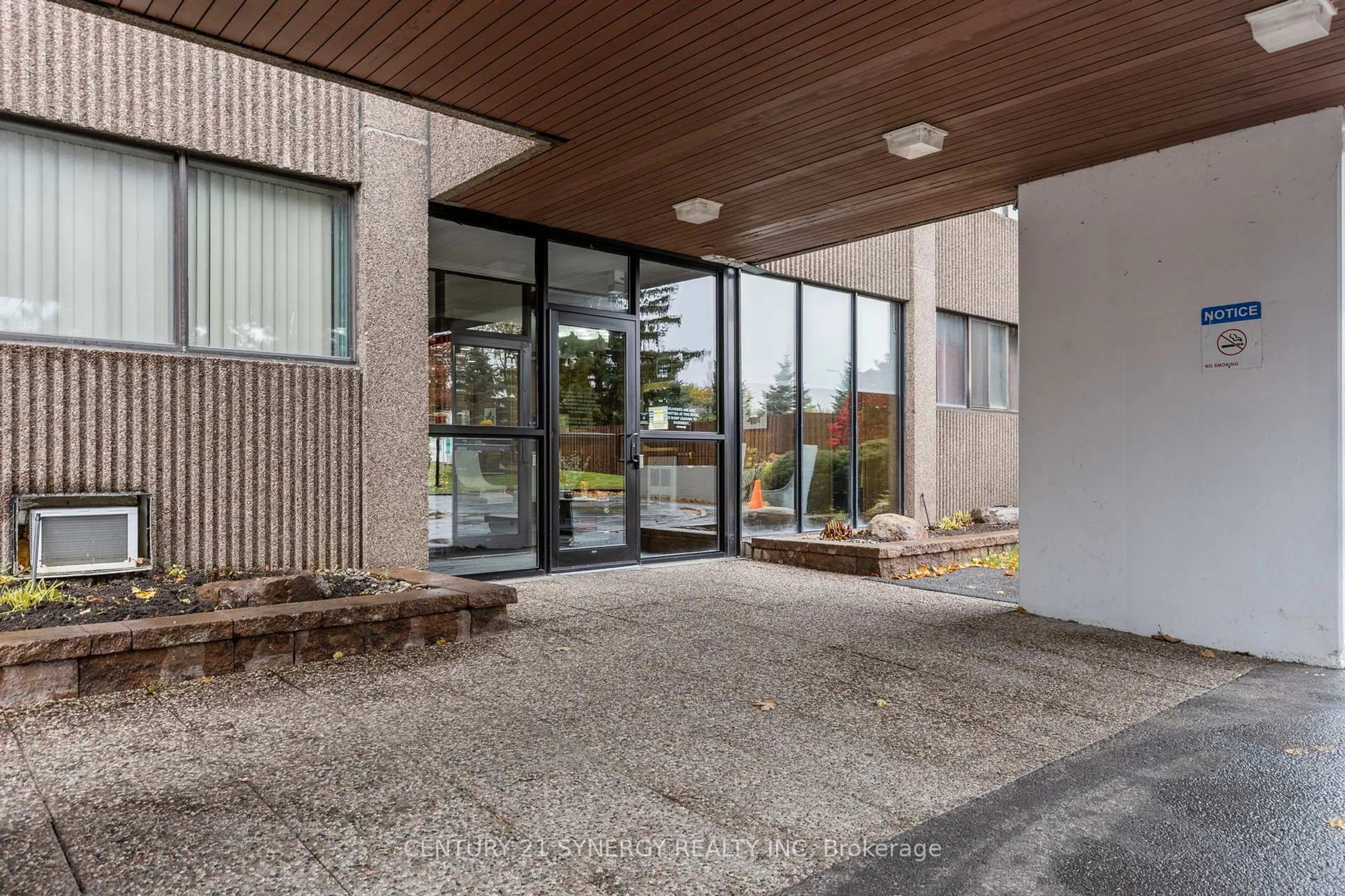 Indoor foyer for 1285 Cahill Dr #202, Ottawa Ontario K1V 9A7