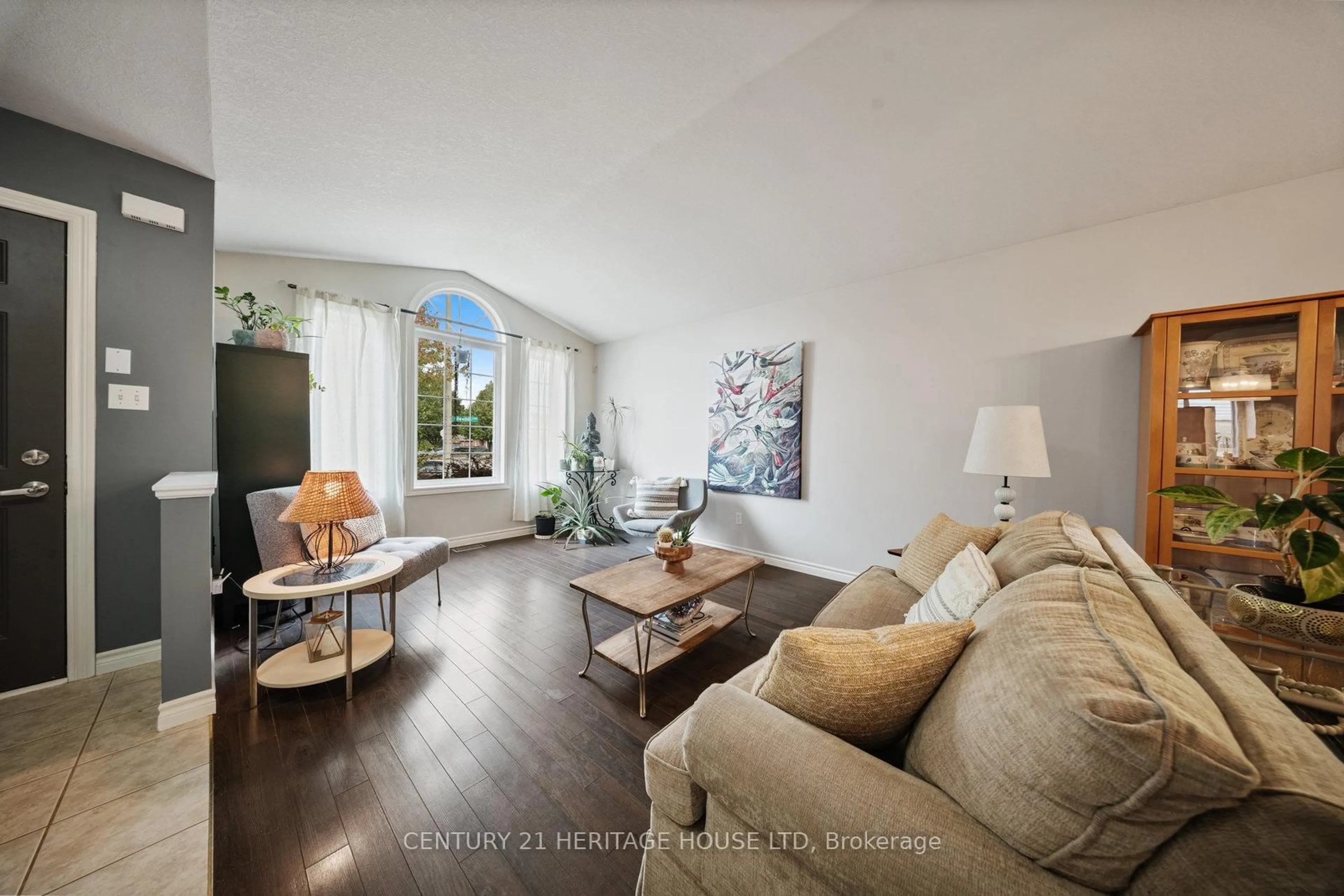 Living room with furniture, unknown for 43 Idlewilde Lane, Hamilton Ontario L0R 1W0