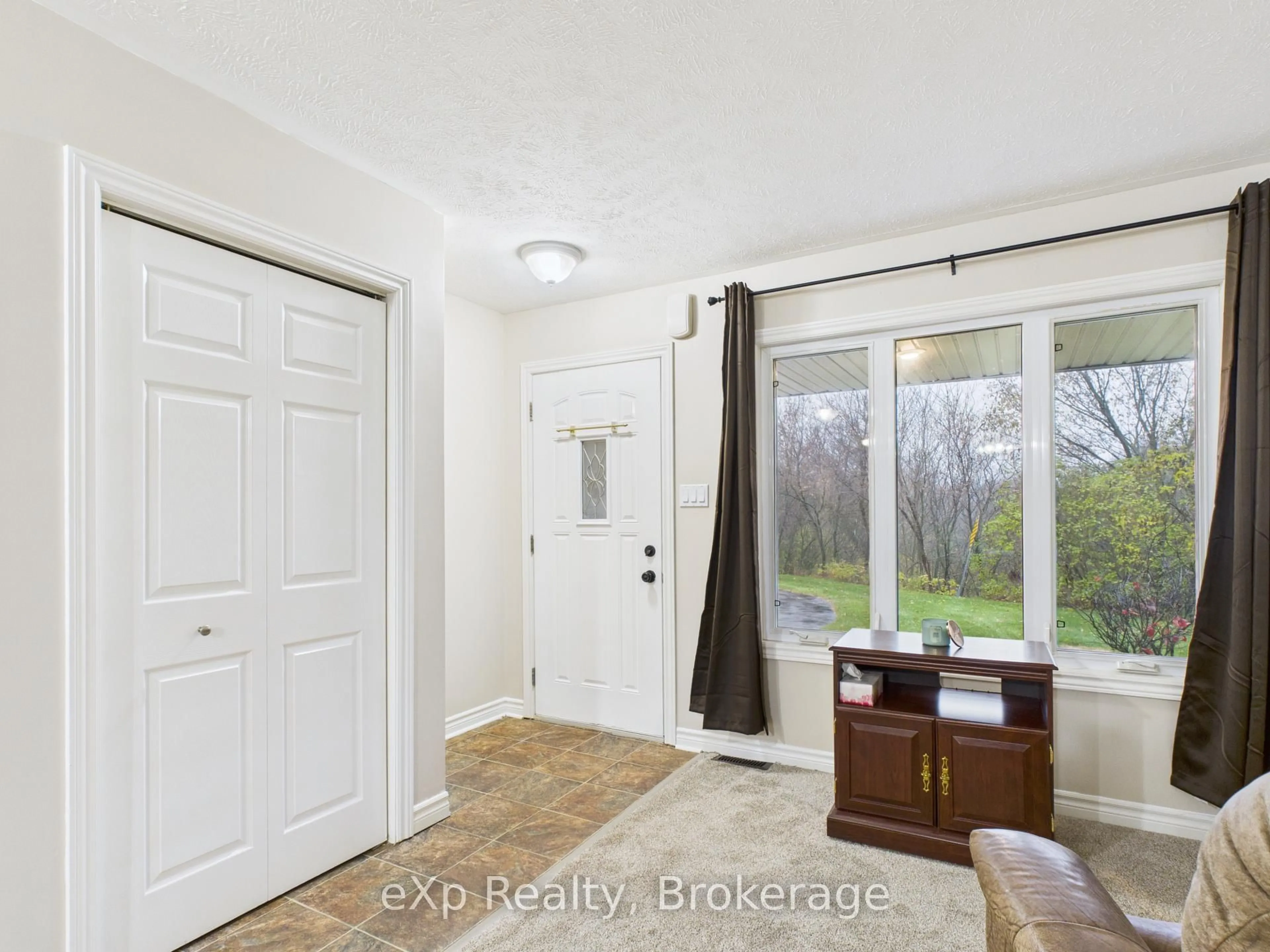 Indoor entryway for 302 Park St #9, West Grey Ontario N0G 1R0
