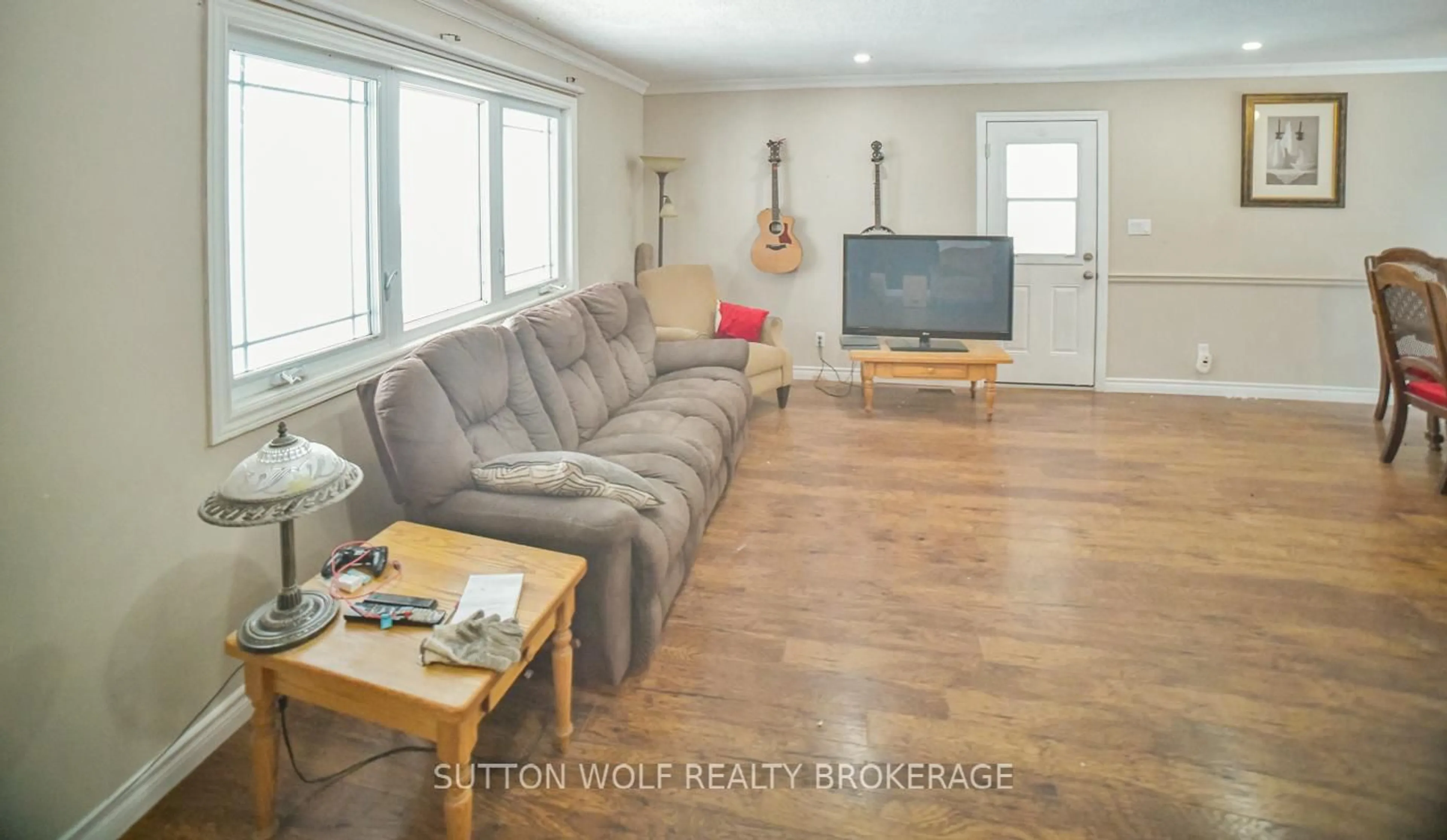 Living room with furniture, wood/laminate floor for 1920 Melwood Rd, Adelaide Metcalfe Ontario N7G 3H5