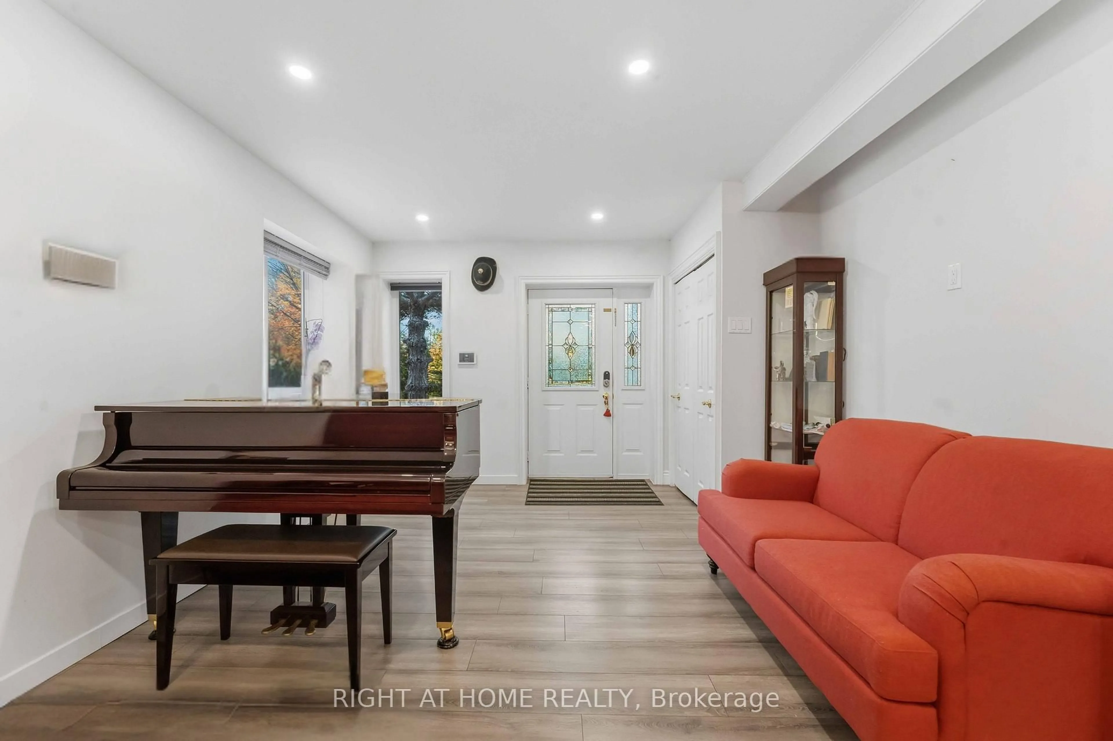 Unknown for 147 Longpre St, Ottawa Ontario K1L 7J5