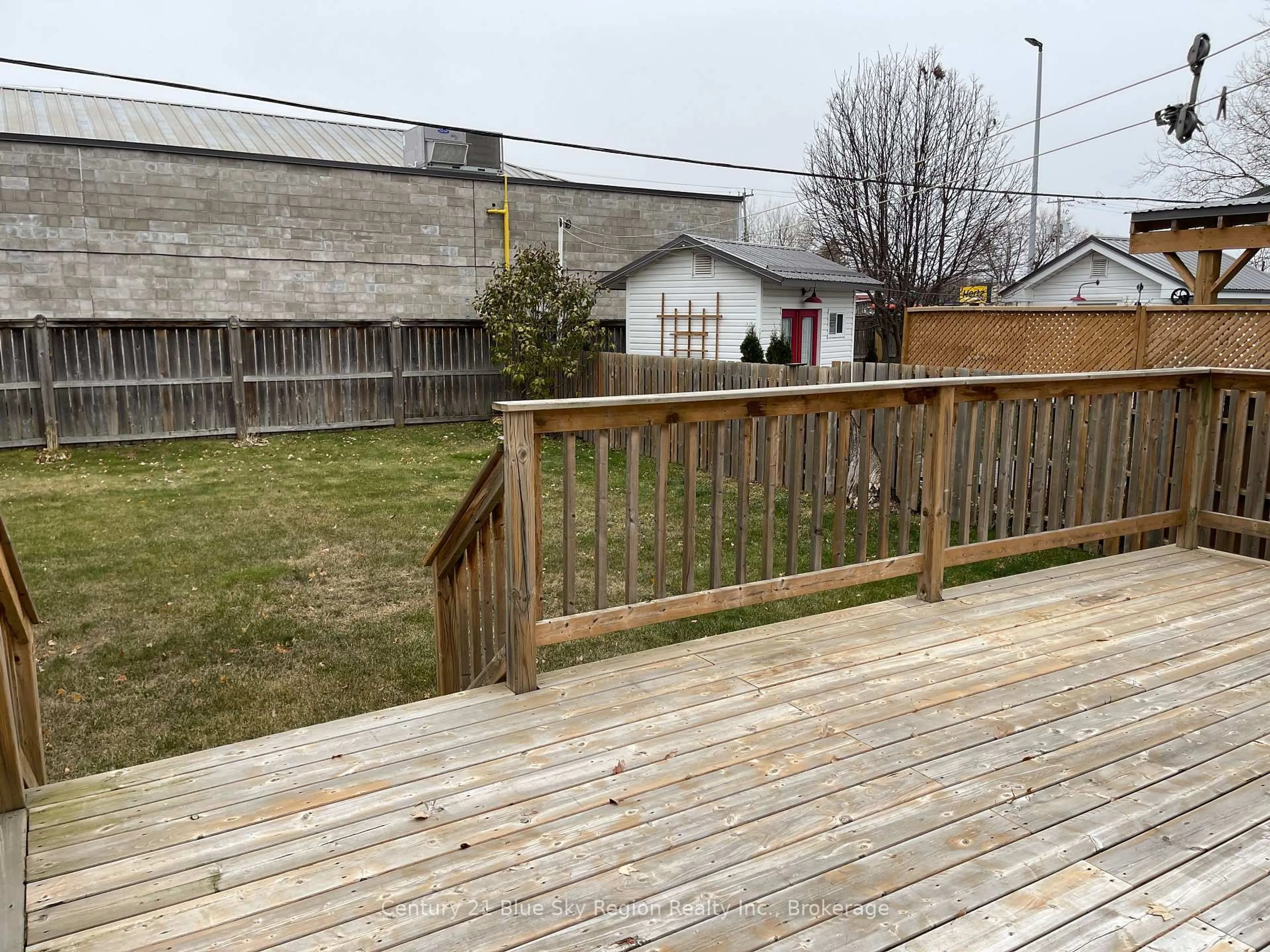 Patio, street for 207 Lee Ave, North Bay Ontario P1A 2K4