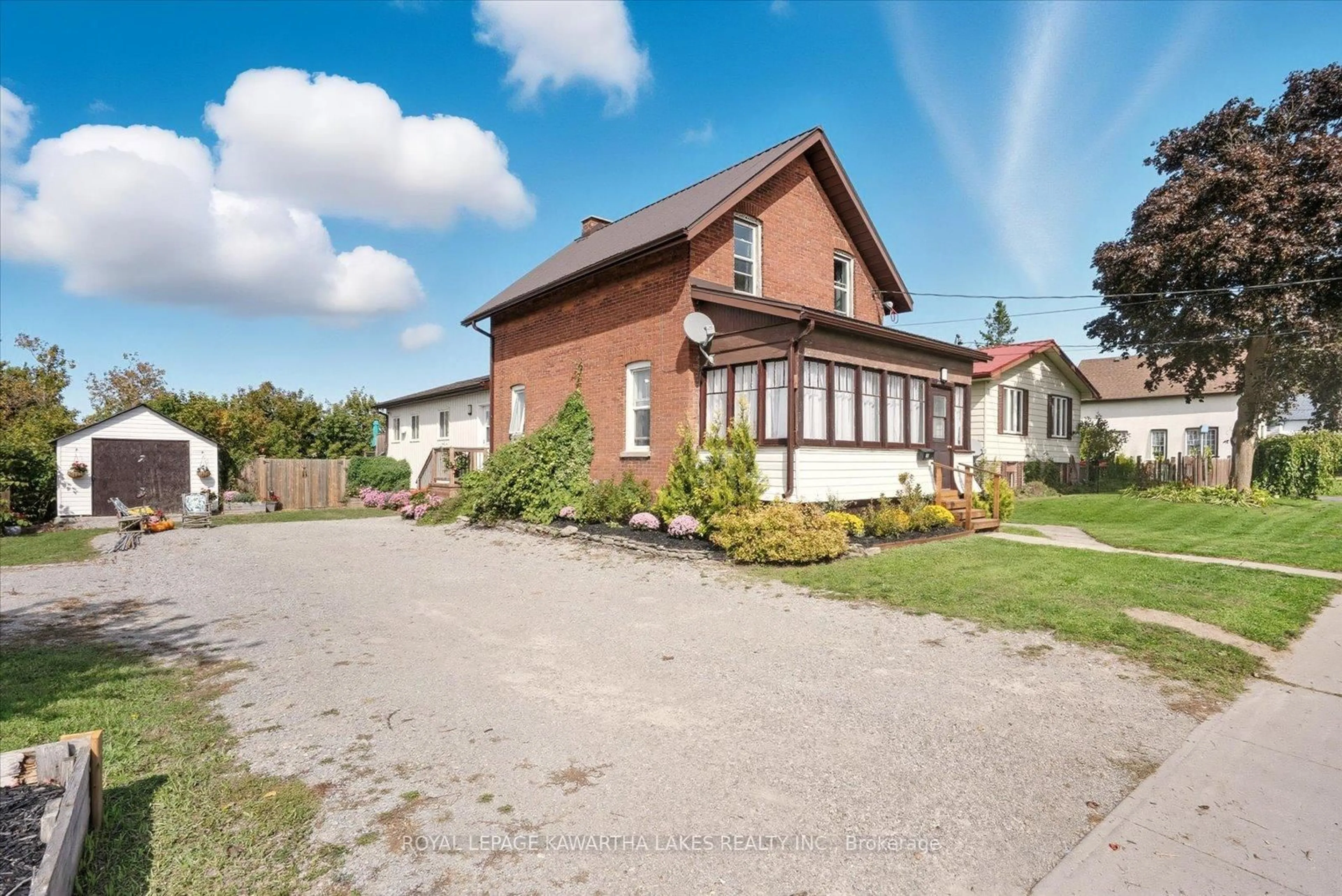 A pic from outside/outdoor area/front of a property/back of a property/a pic from drone, street for 18 Mary St, Kawartha Lakes Ontario K9V 2N4