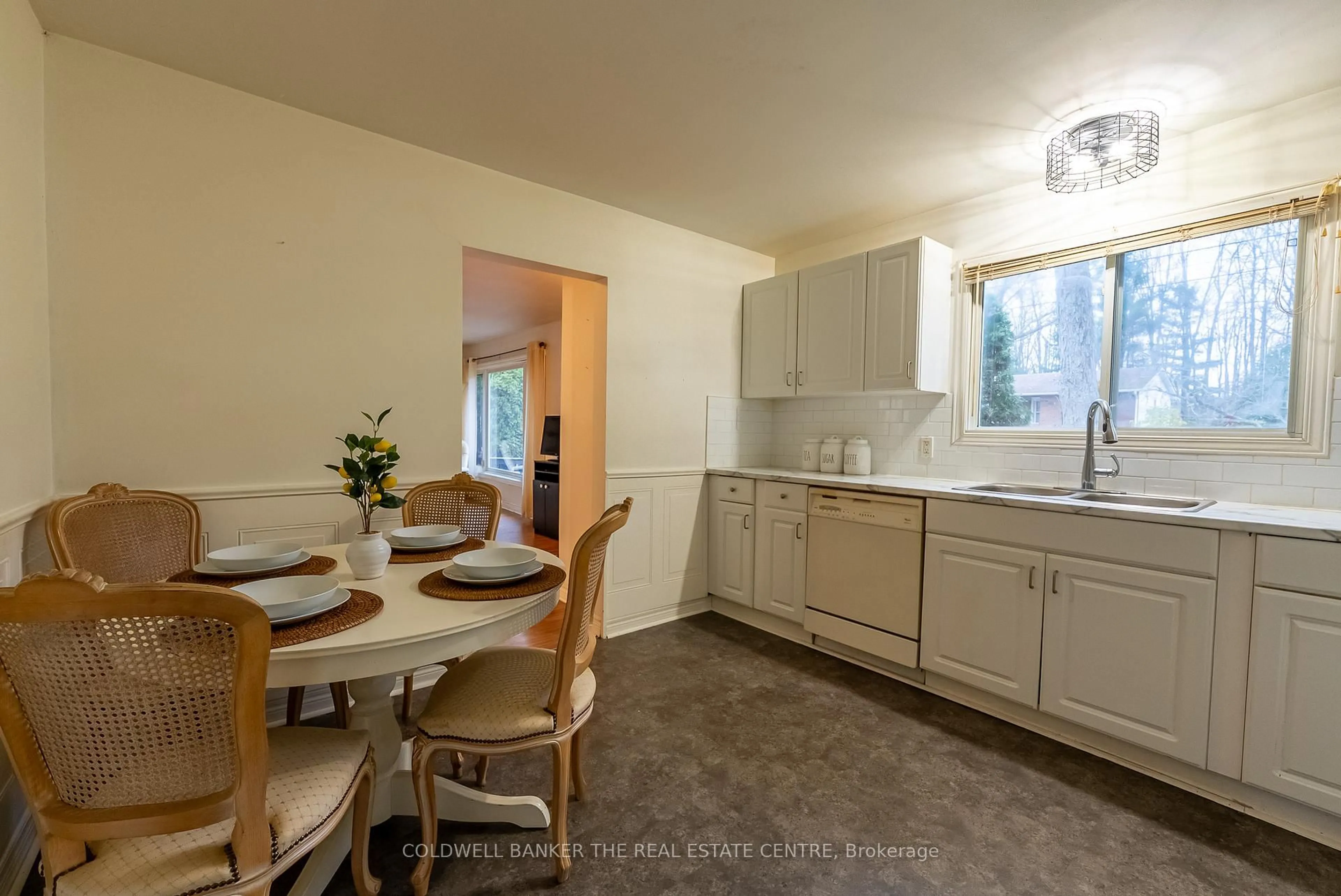 Standard kitchen, ceramic/tile floor for 390 Fairview Dr, Gravenhurst Ontario P1P 1L2