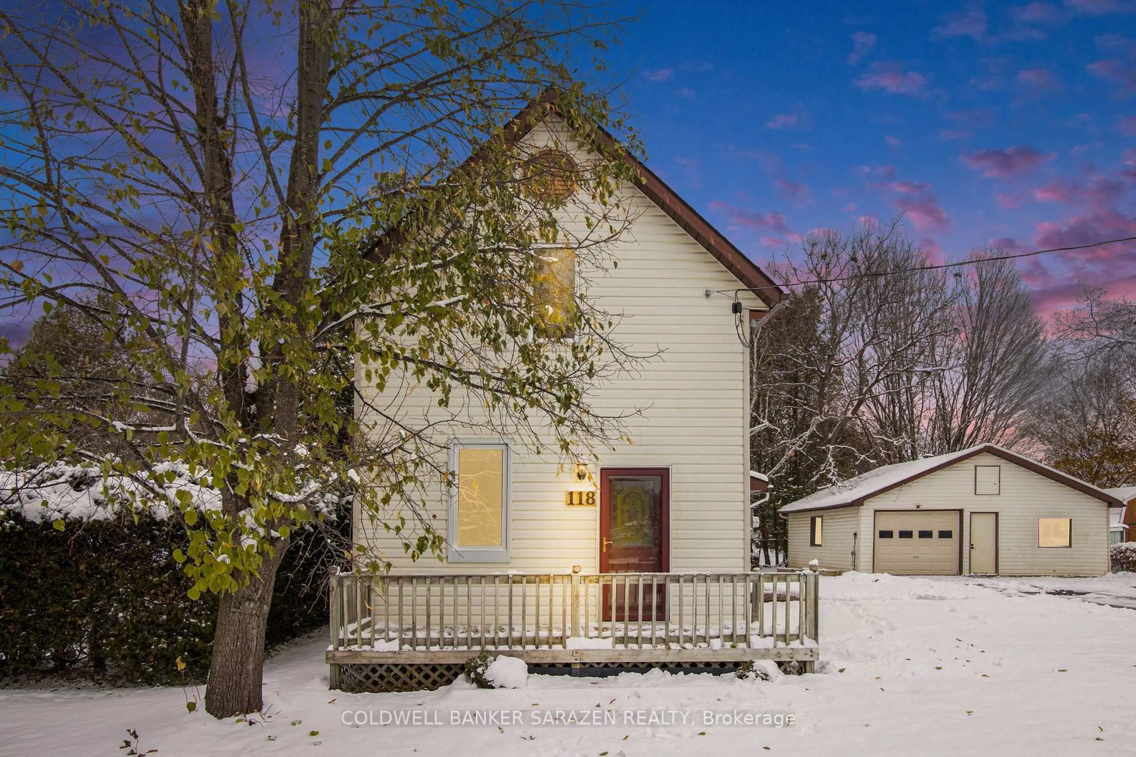 A pic from outside/outdoor area/front of a property/back of a property/a pic from drone, street for 118 Tyndal St, Ottawa Ontario K7S 3G7