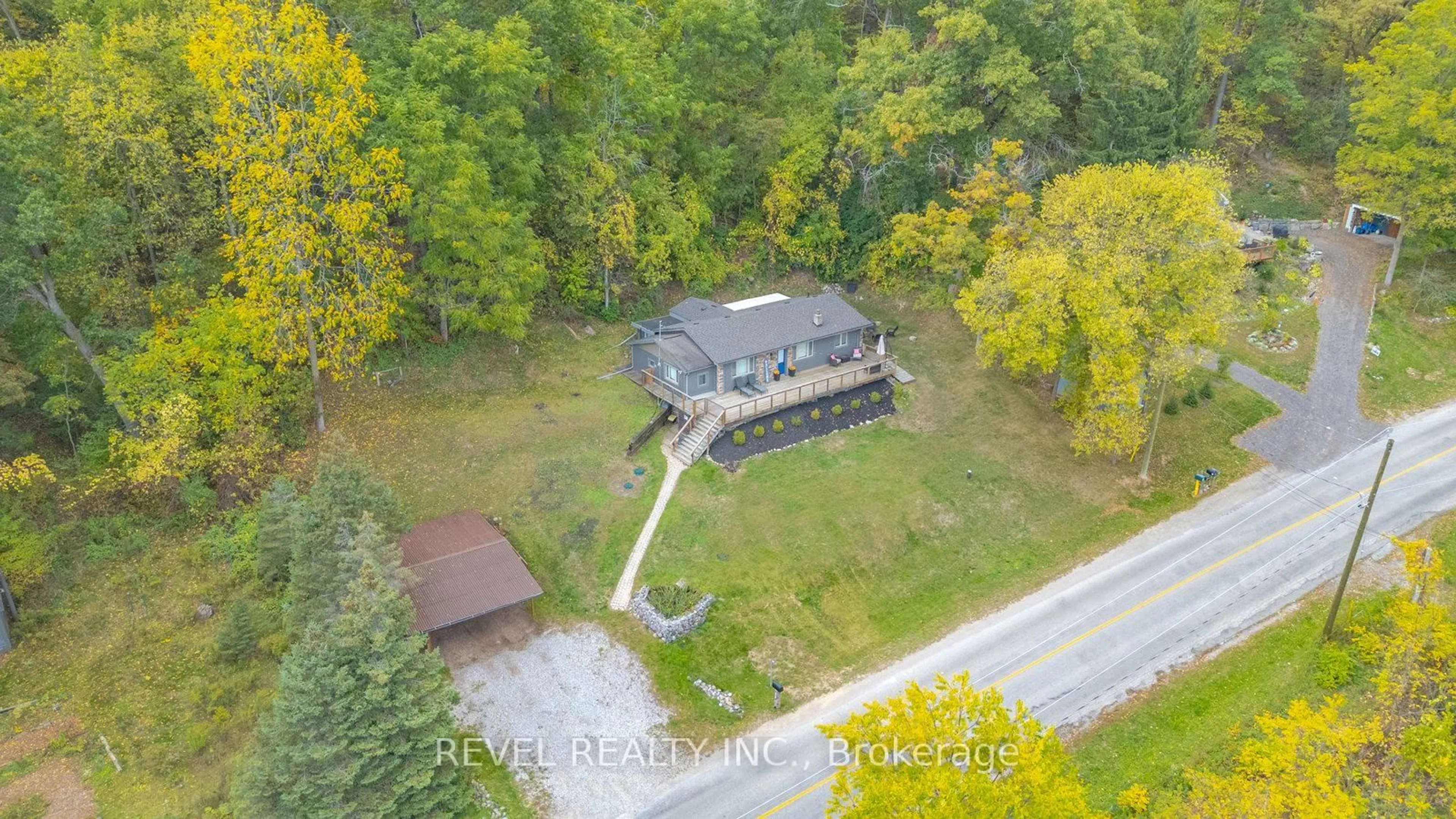 A pic from outside/outdoor area/front of a property/back of a property/a pic from drone, unknown for 84 Jennings Rd, Brantford Ontario N3T 5L7