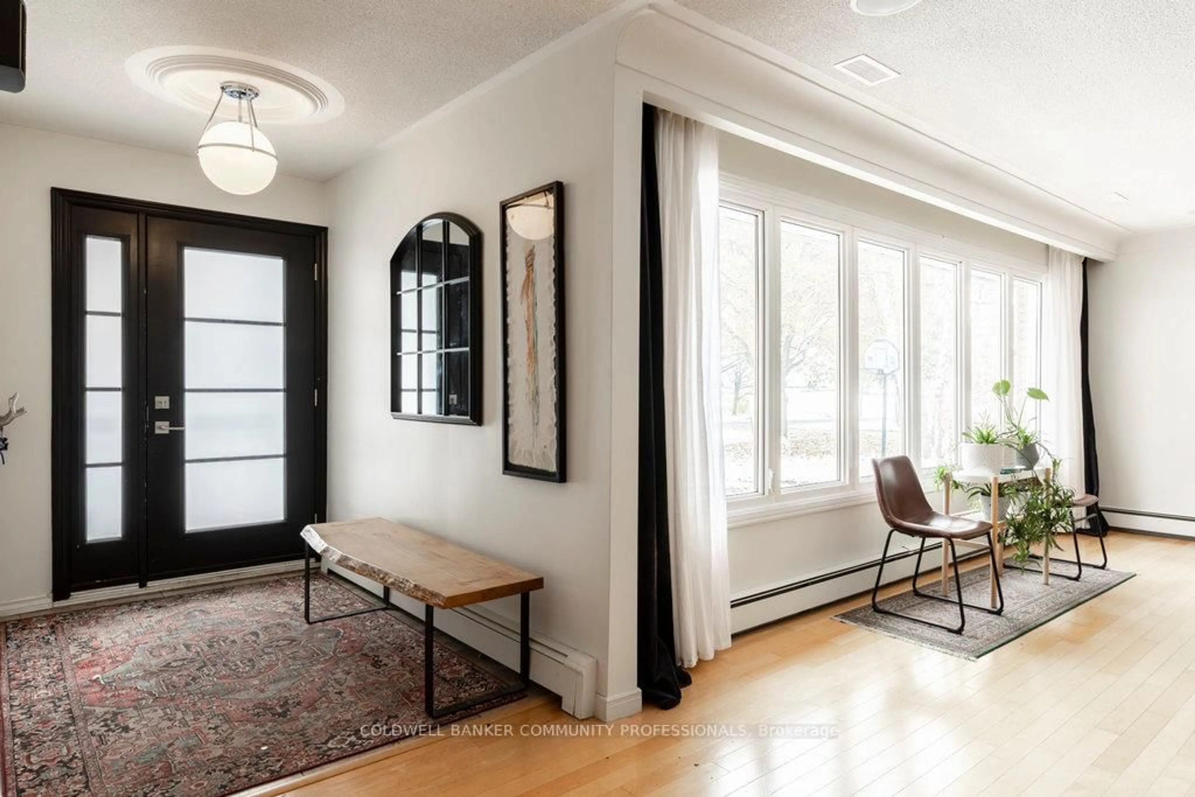 Indoor entryway for 1052 French Rd, Hamilton Ontario L0R 1W0